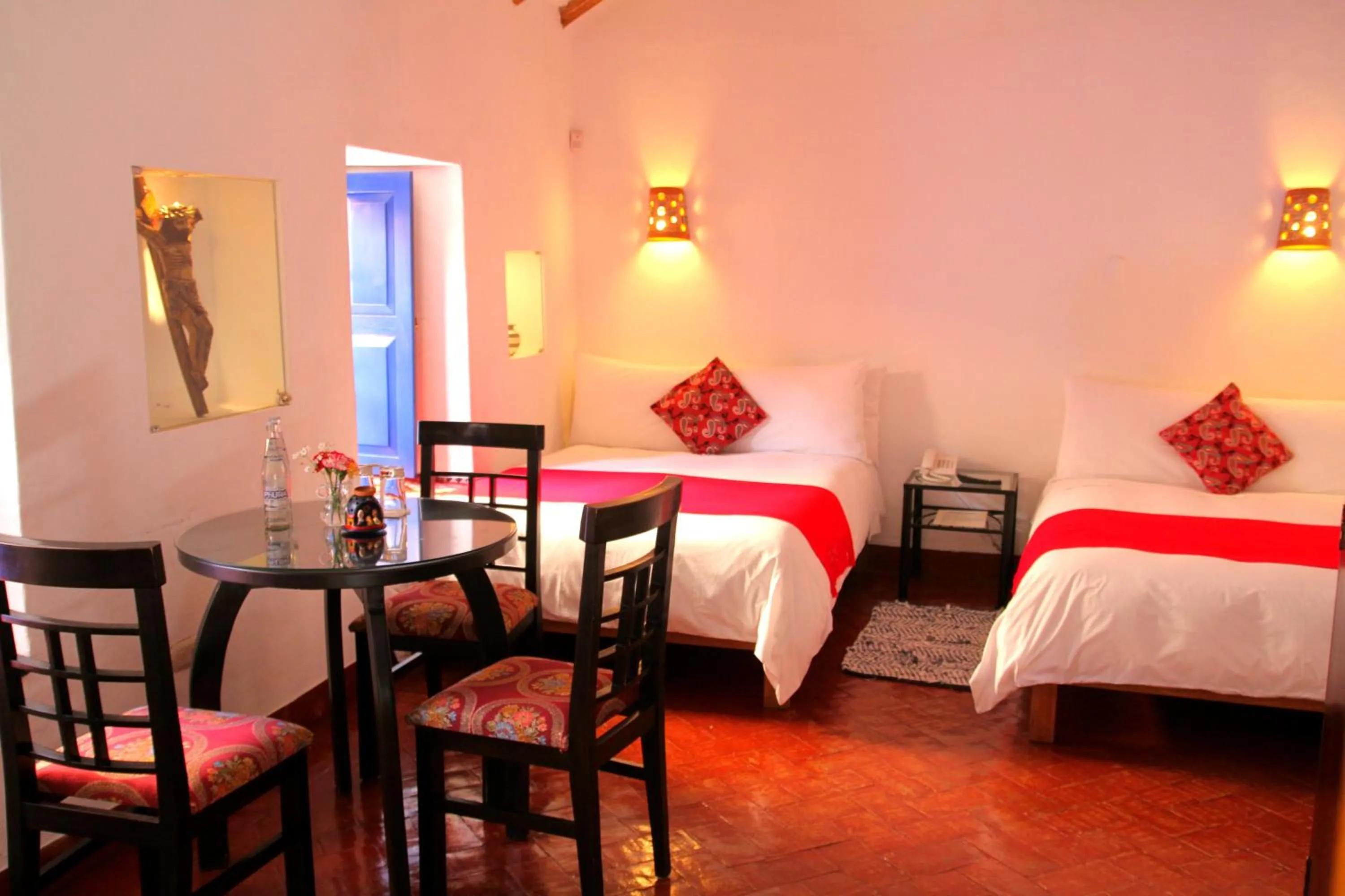 Photo of the whole room, Bed in Rumi Wasi