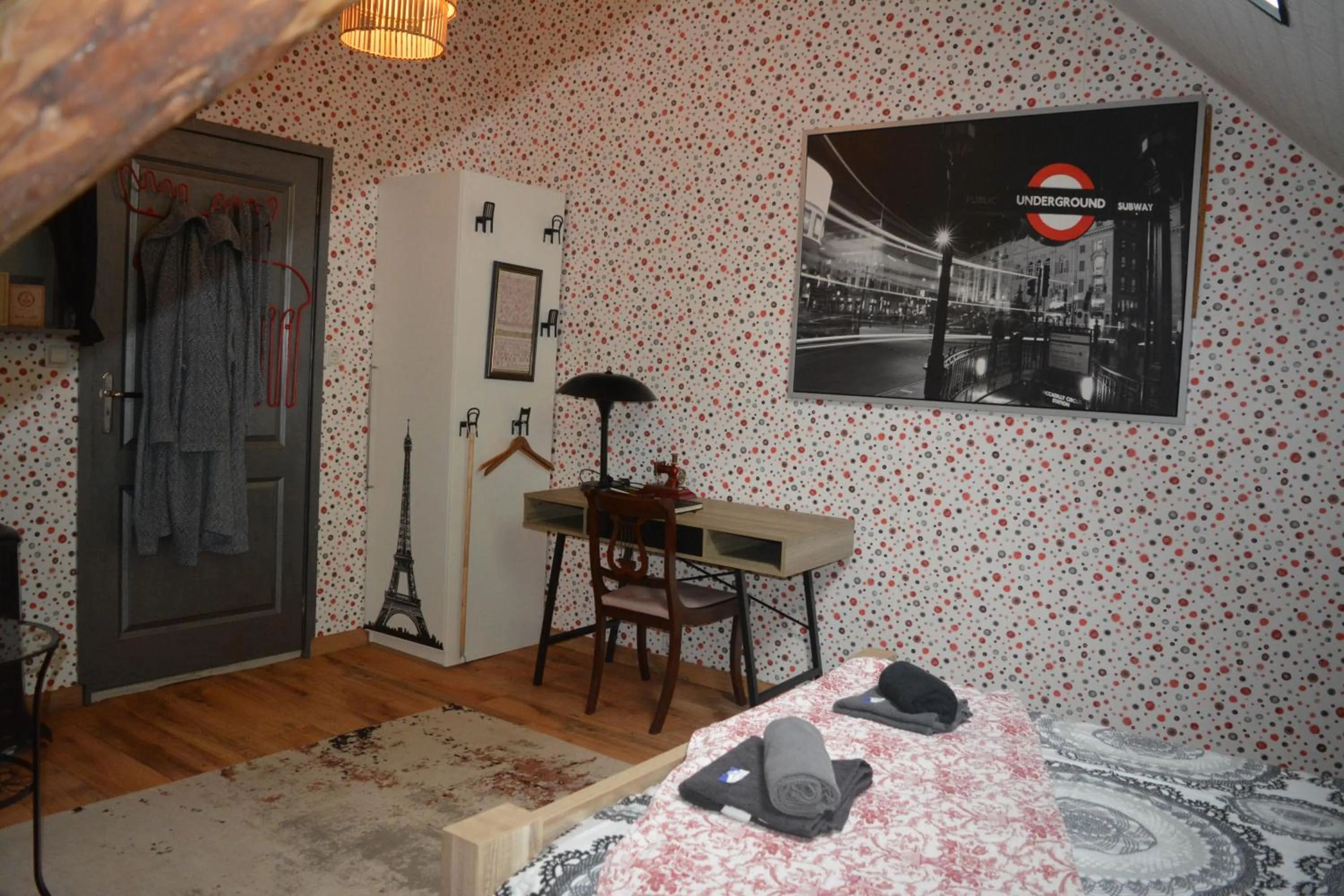 Bedroom, Bed in Tintaglia, betaalbaar en gastvrij