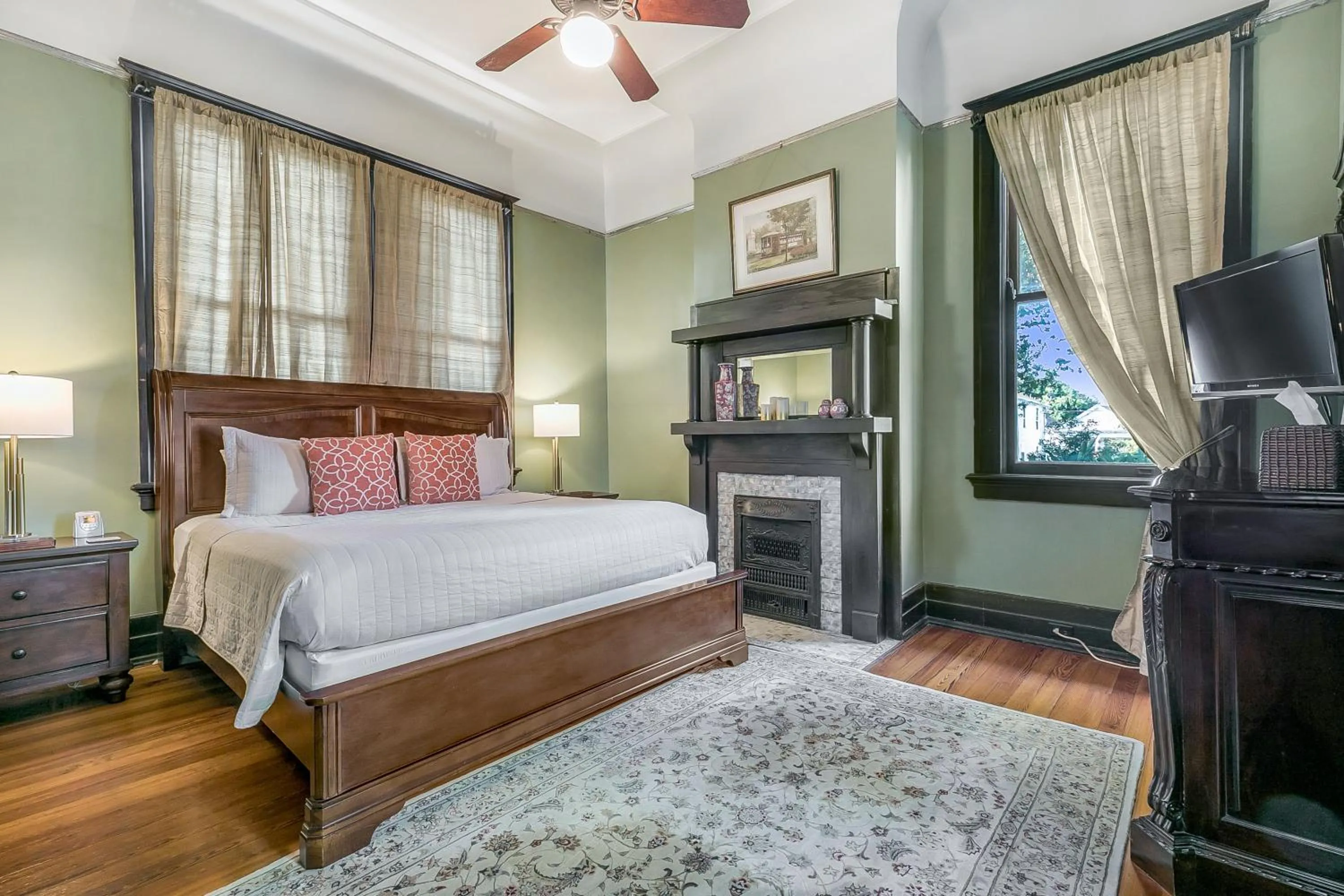 Bed in Canal Street Inn