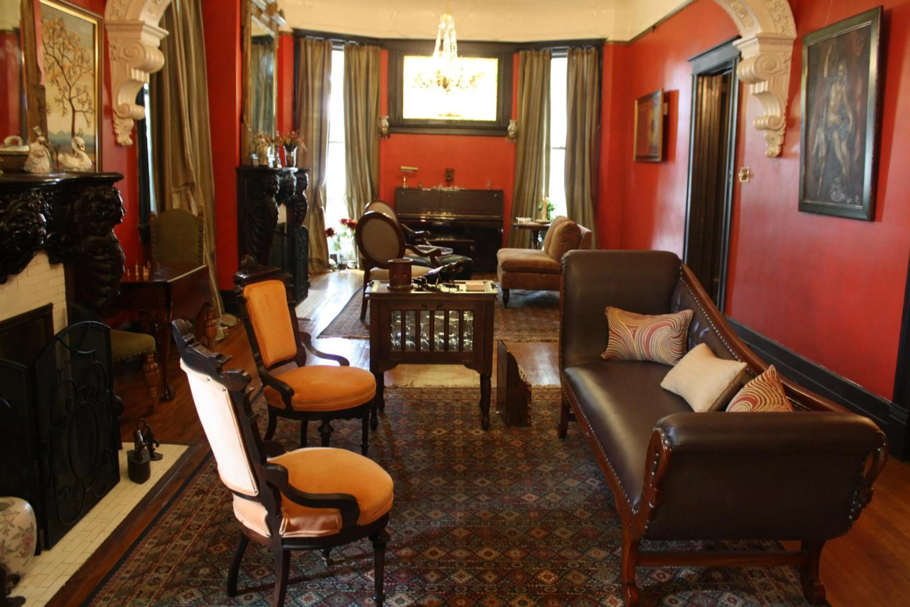 Living room in Canal Street Inn
