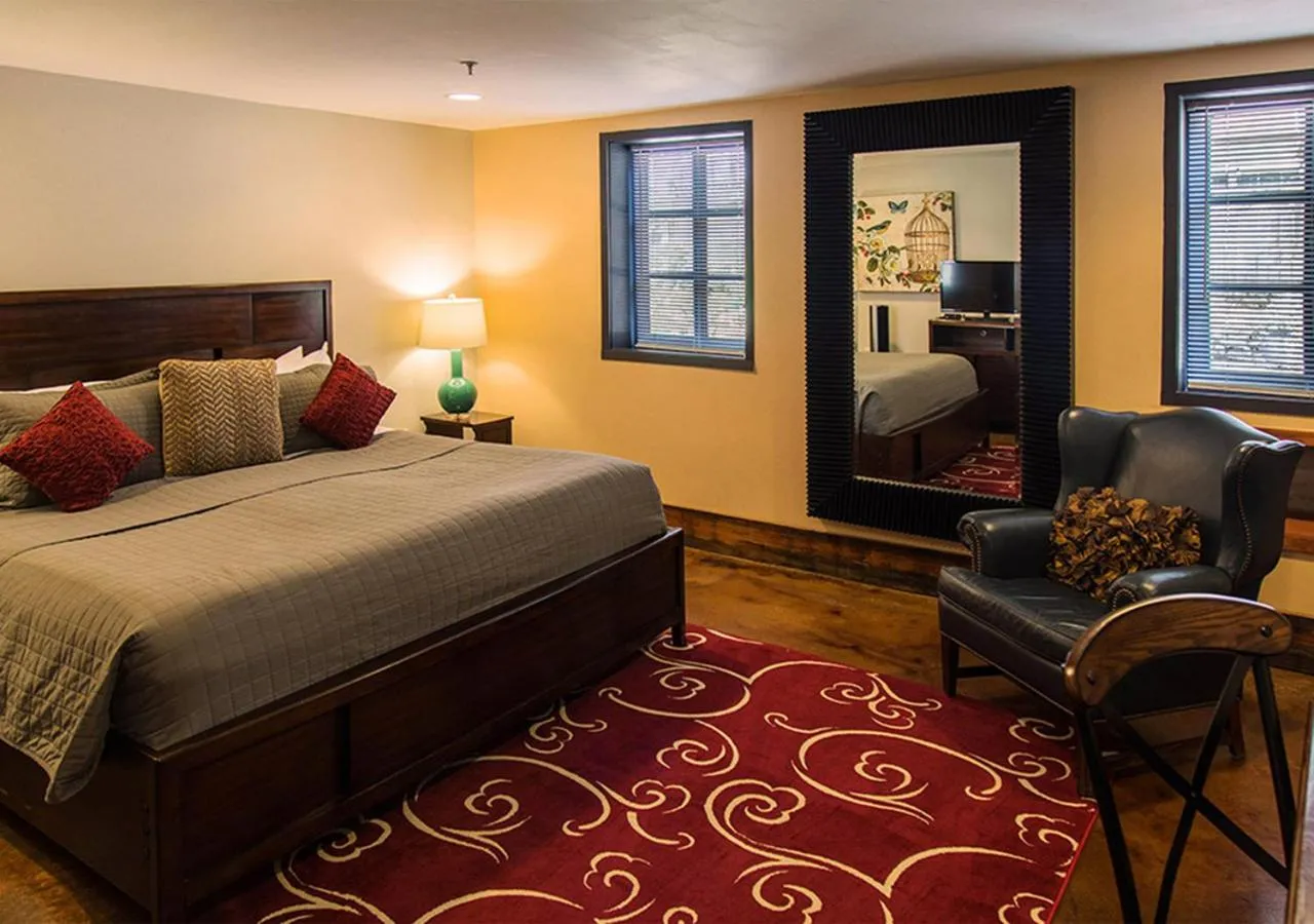 Photo of the whole room, Bed in Canal Street Inn