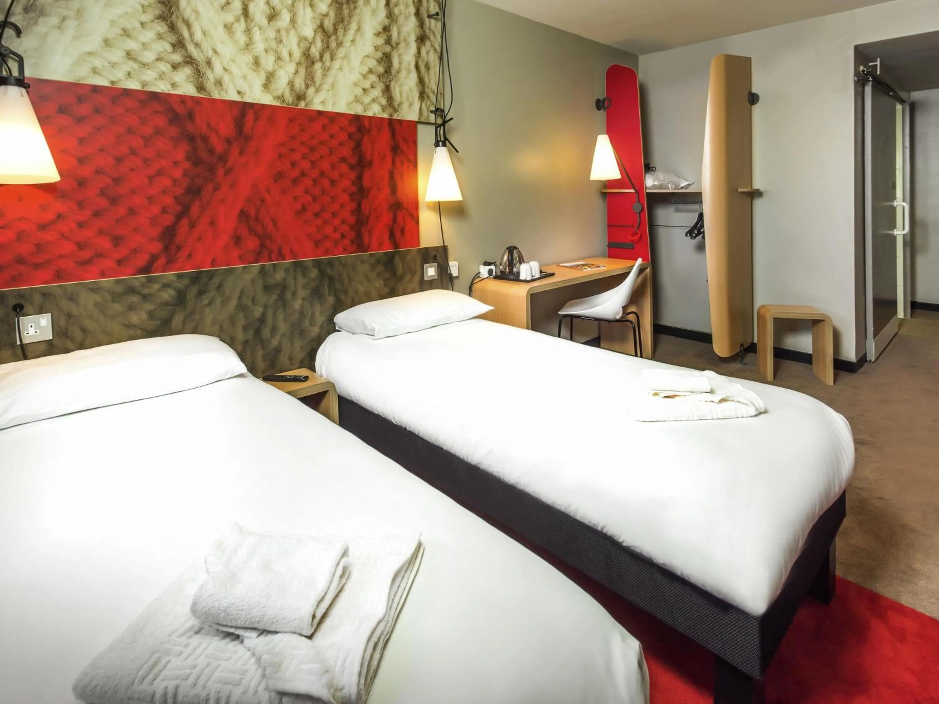 Bedroom, Bed in ibis Leicester