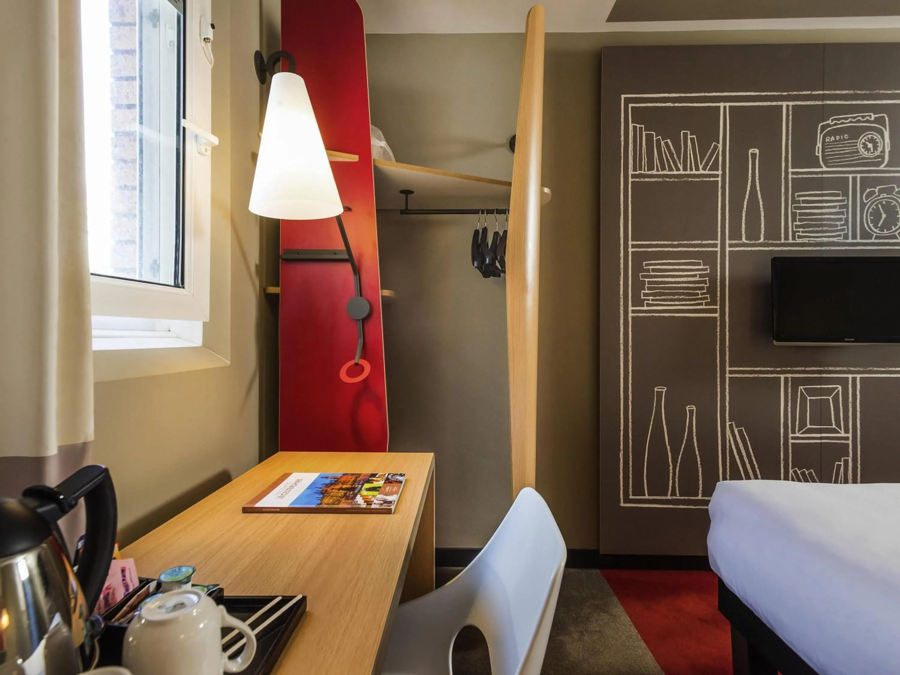 Bedroom, Bed in ibis Leicester