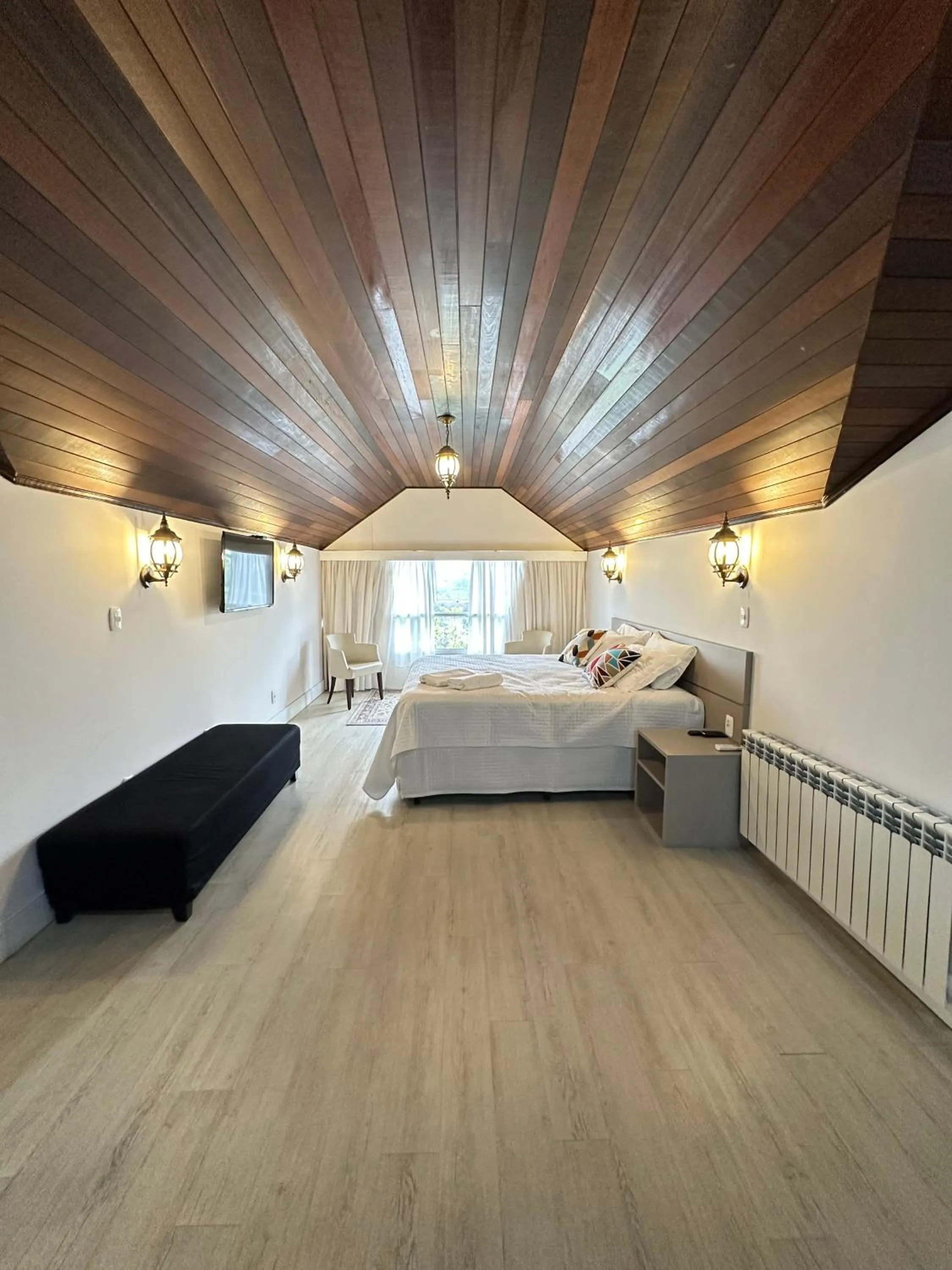 Photo of the whole room, Bed in Letto Hotel Flores da Cunha