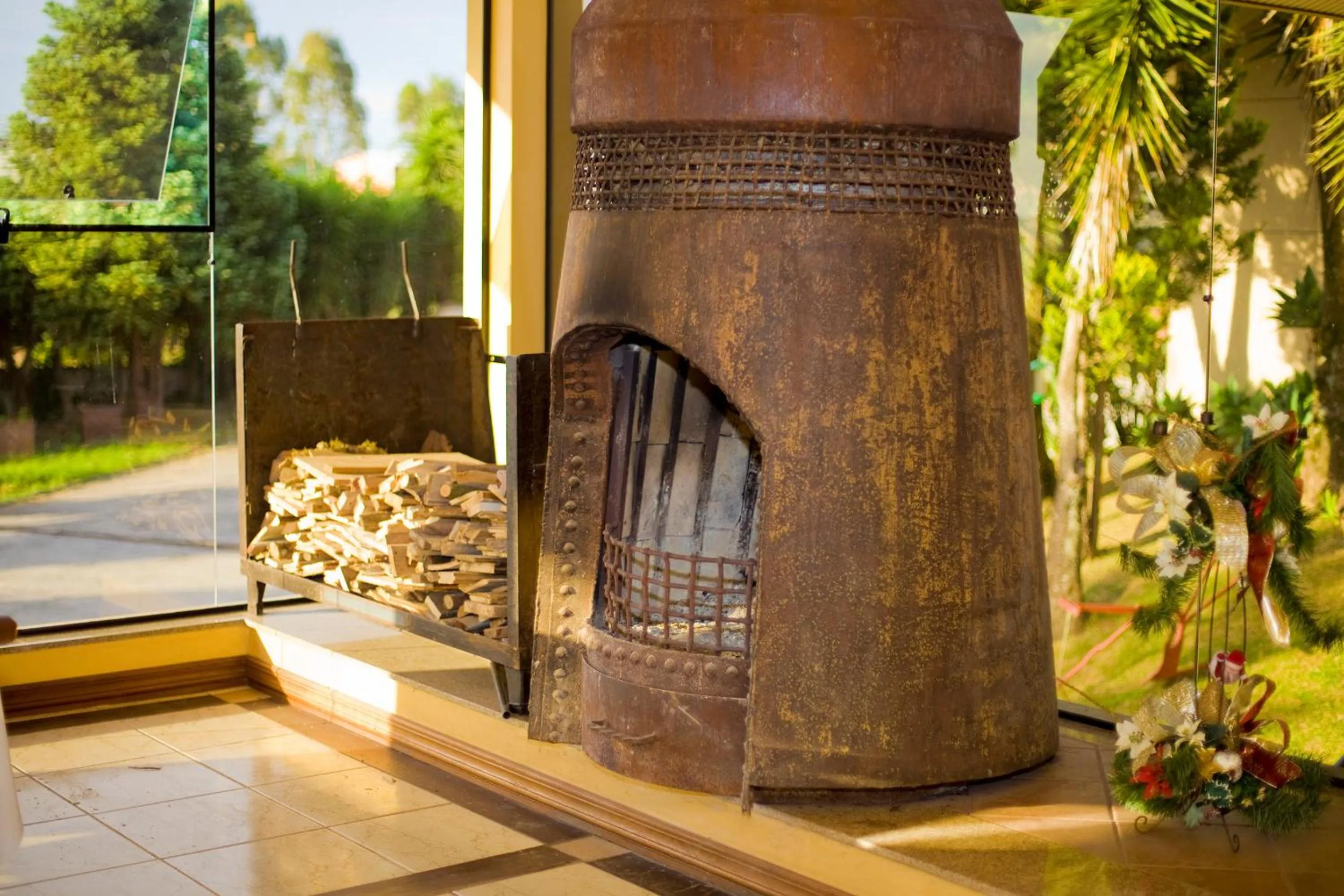 Communal lounge/ TV room in Letto Hotel Flores da Cunha