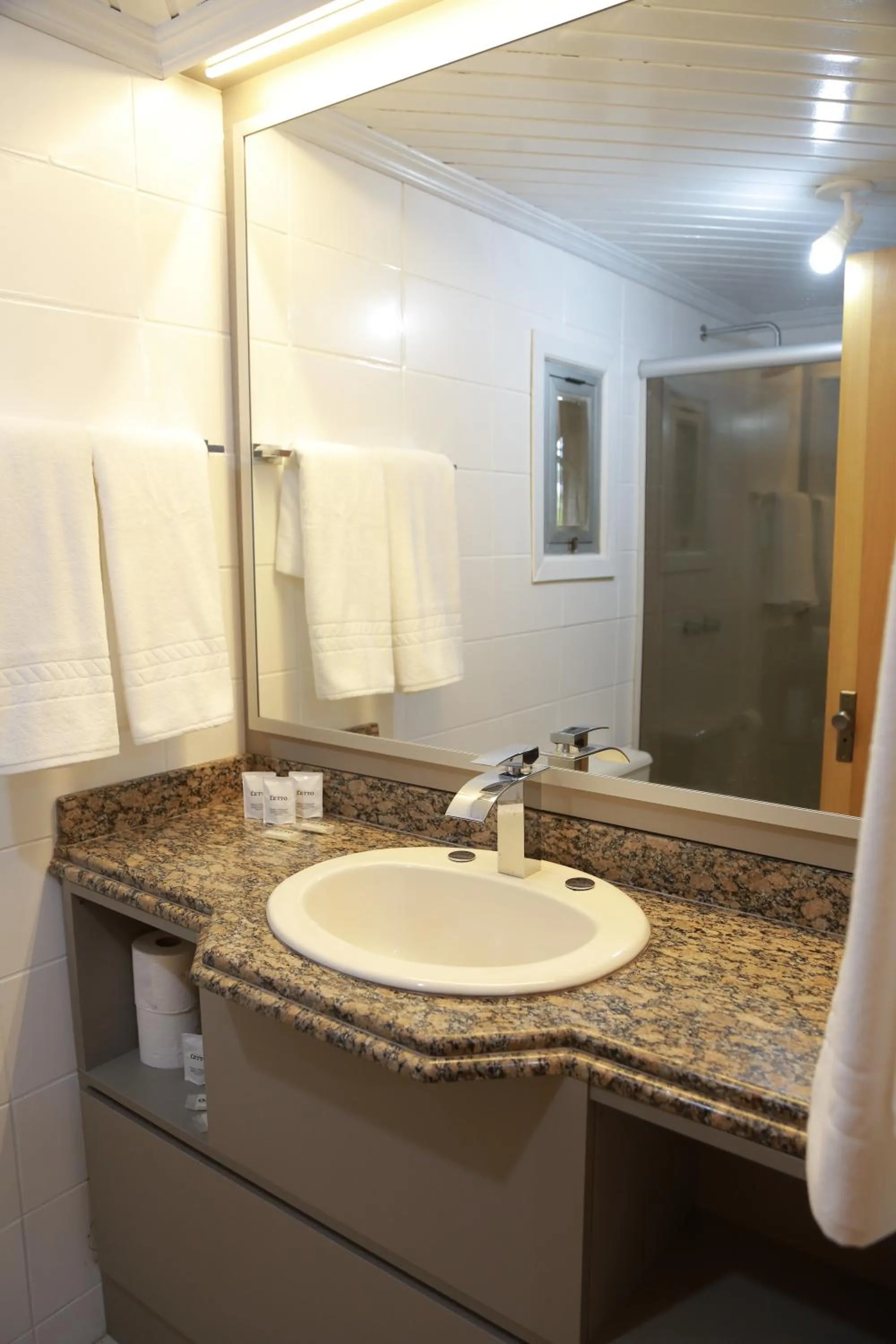 Bathroom in Letto Hotel Flores da Cunha