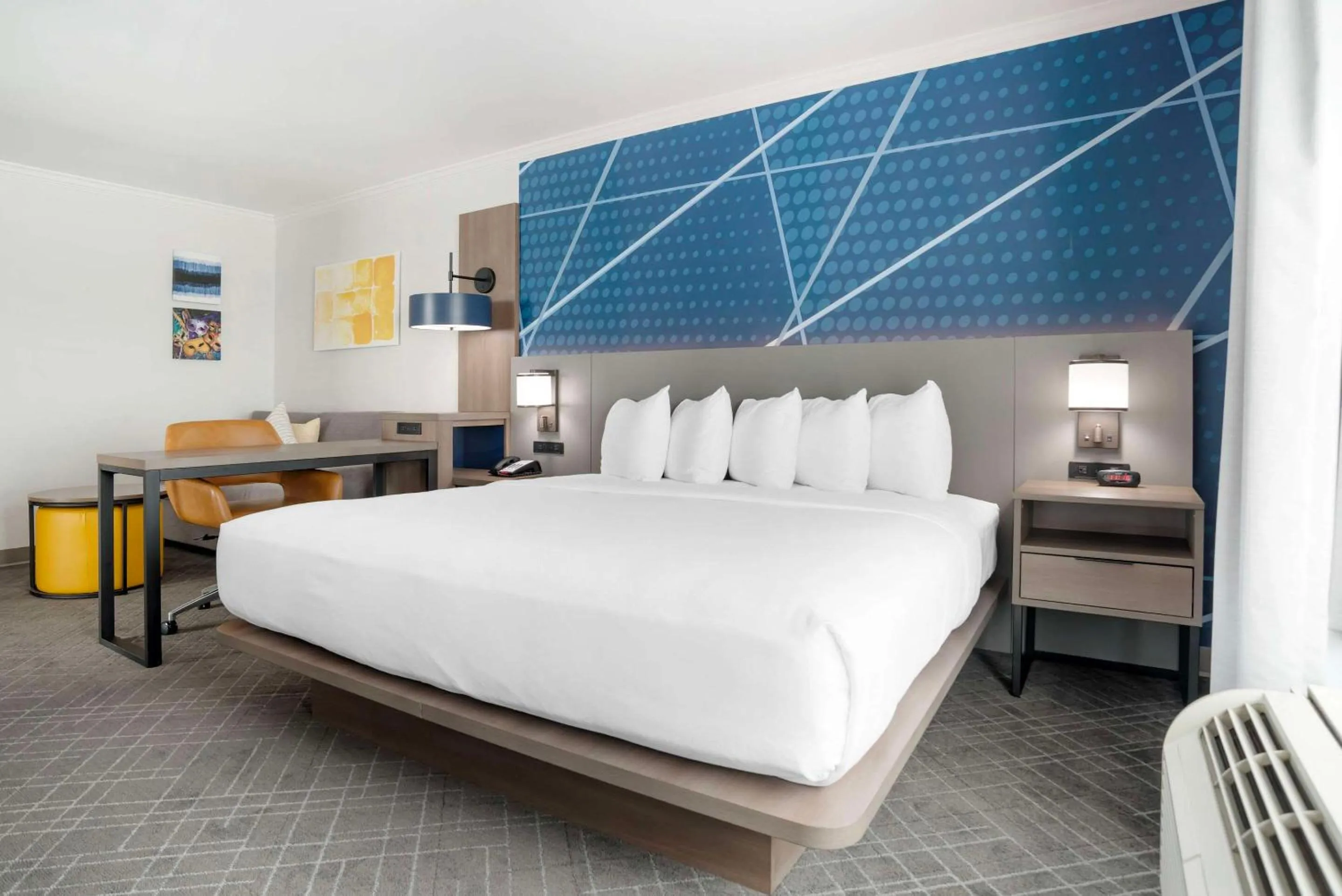 Bedroom, Bed in Comfort Inn & Suites New Orleans Airport North