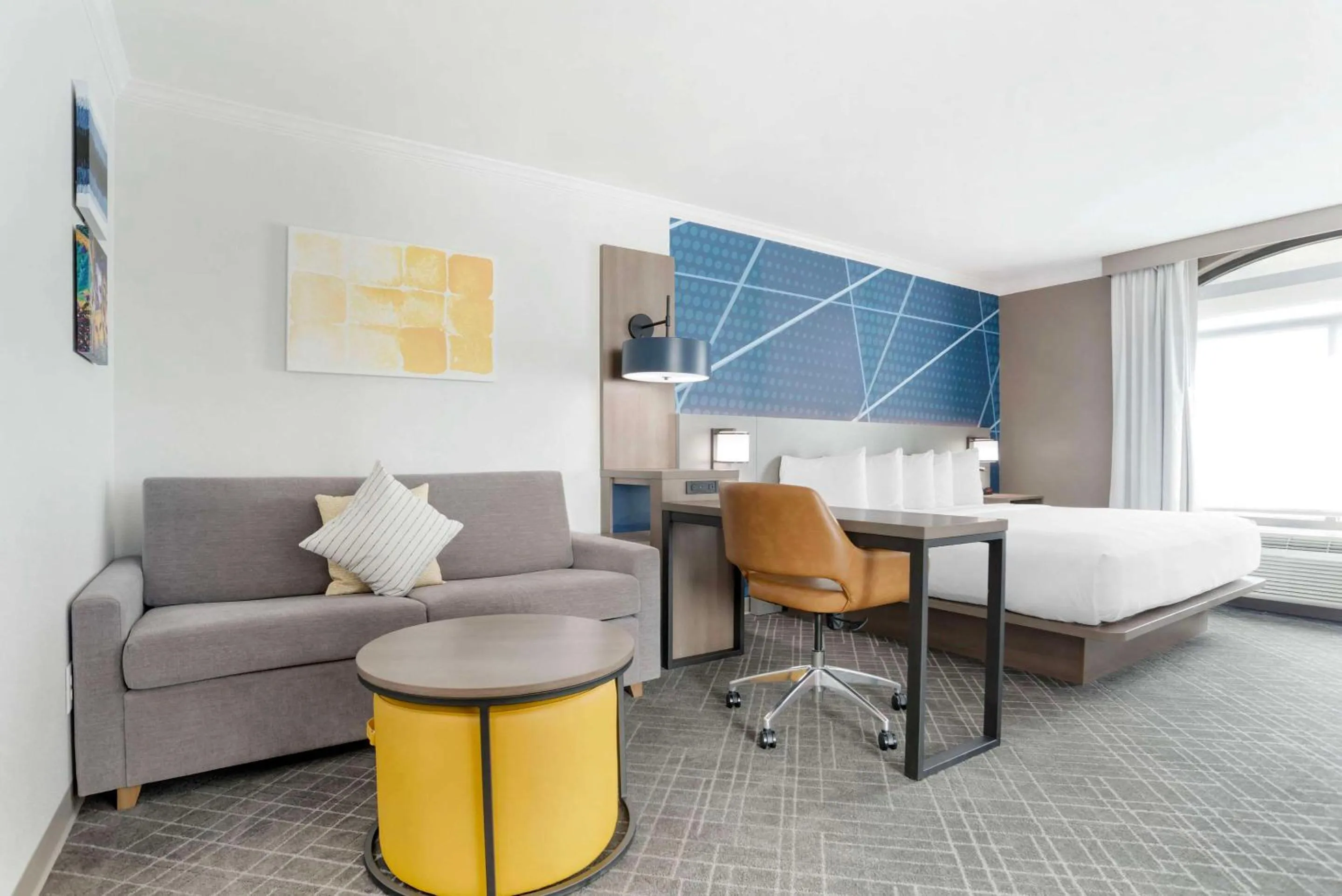 Bedroom in Comfort Inn & Suites New Orleans Airport North