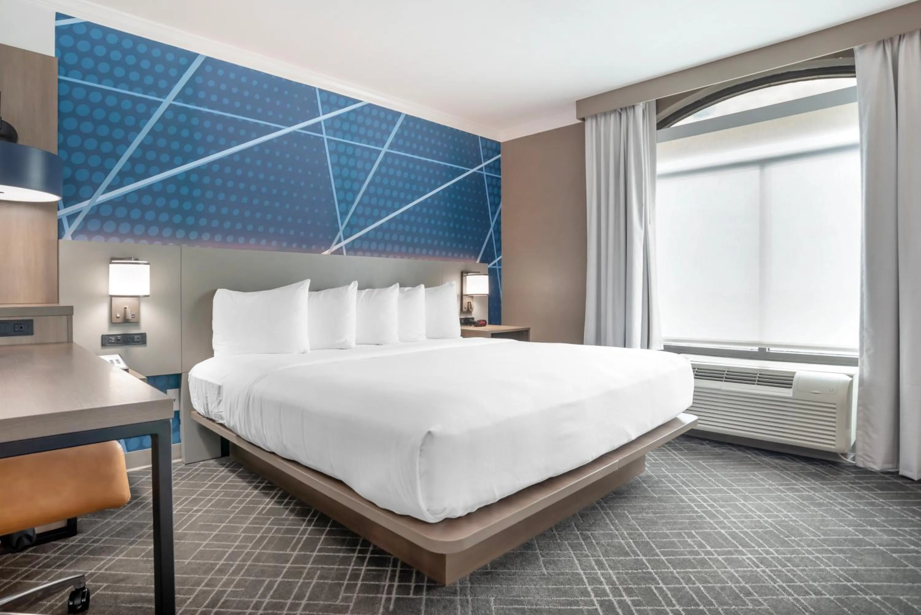 Bed in Comfort Inn & Suites New Orleans Airport North