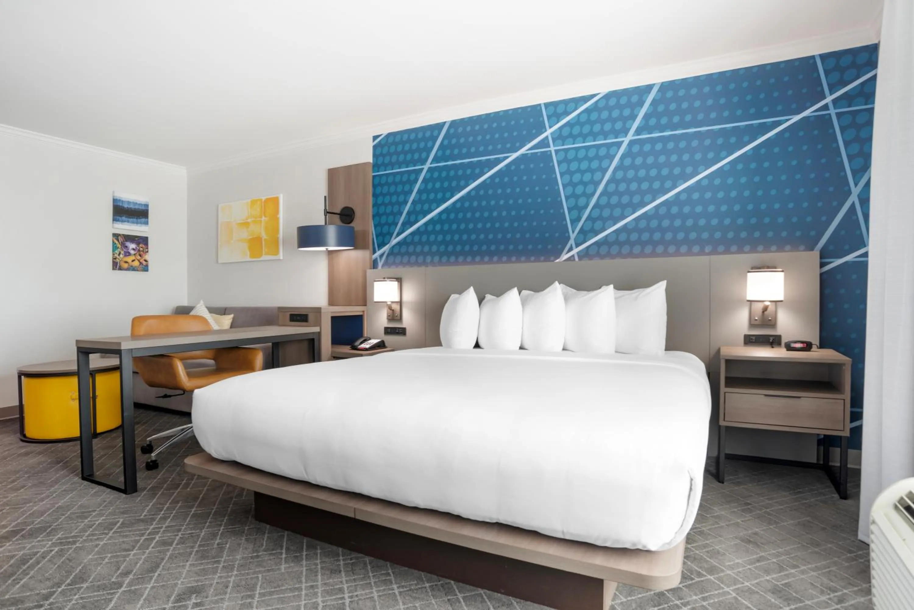 Bed in Comfort Inn & Suites New Orleans Airport North