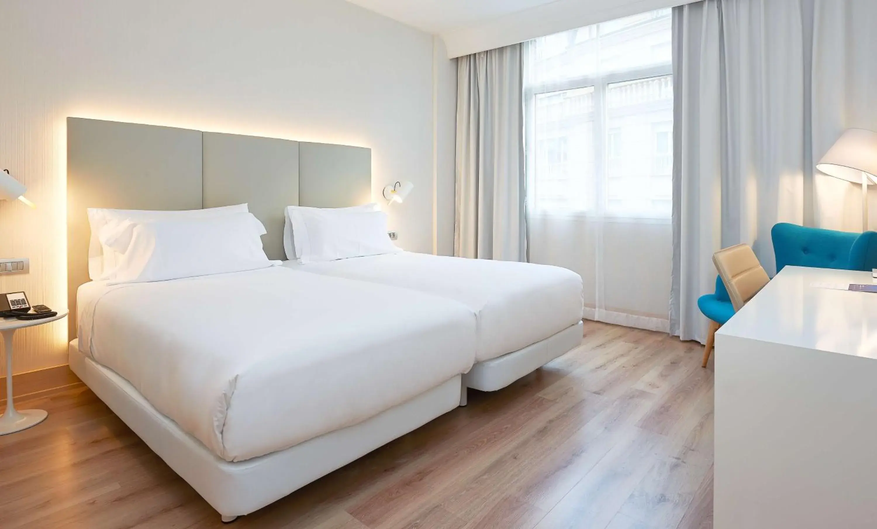 Superior Double or Twin Room in NH Toulouse Airport Superior Double or Twin Room in NH Toulouse Airport