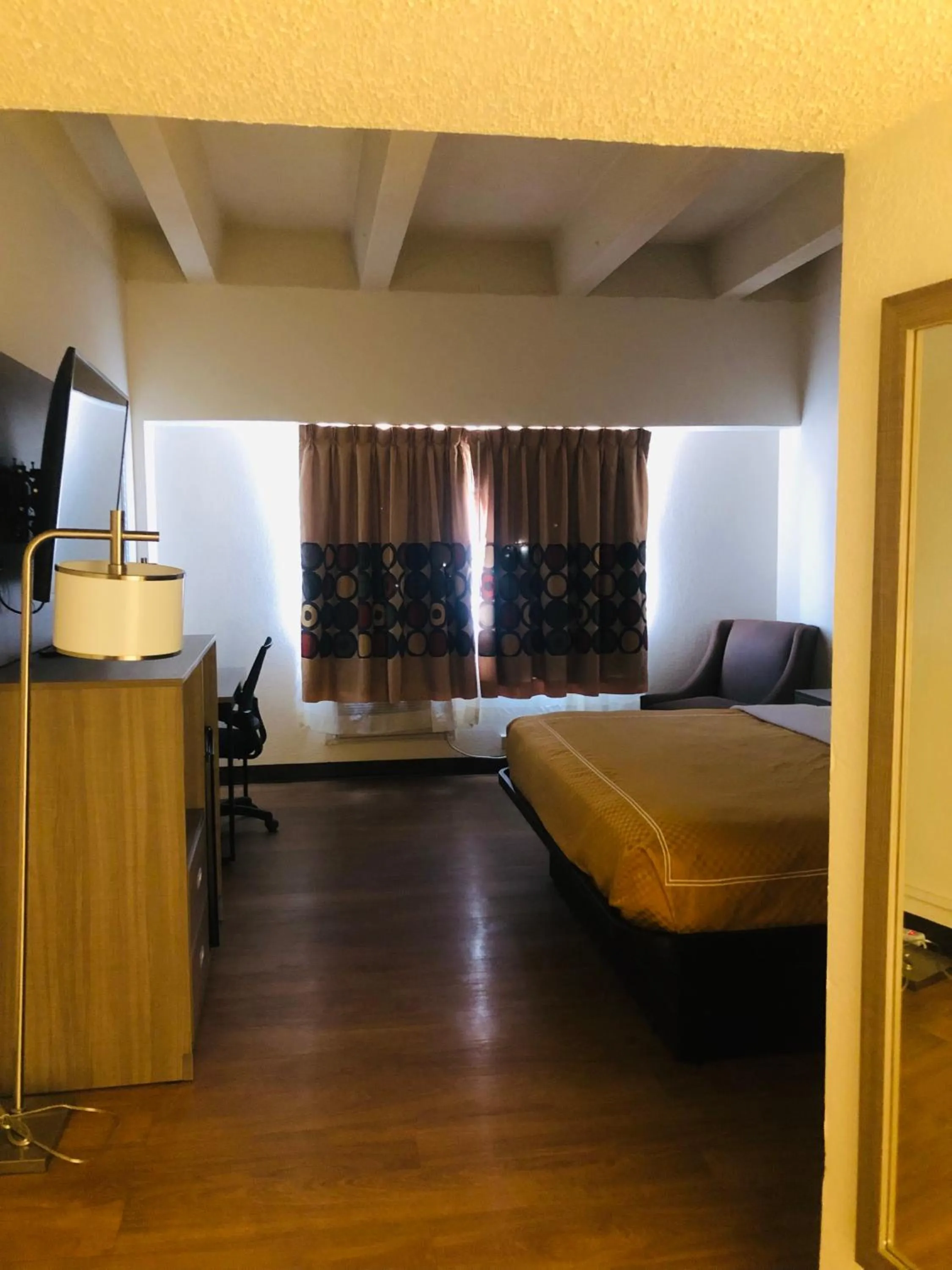 Bed in Budget Inn Denver Downtown