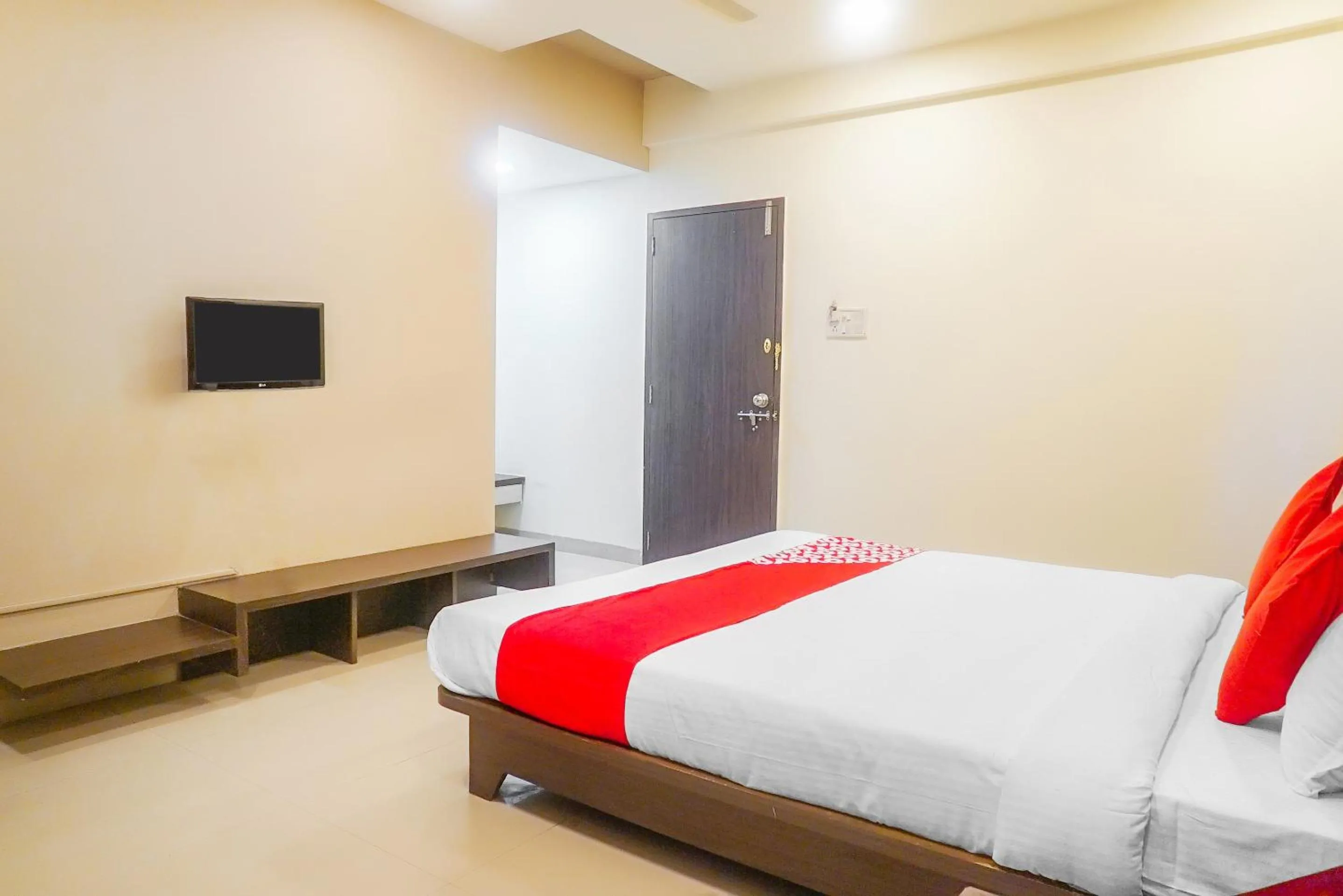 Bedroom, Bed in Hotel O Paradise Inn Talegaon Dabhade