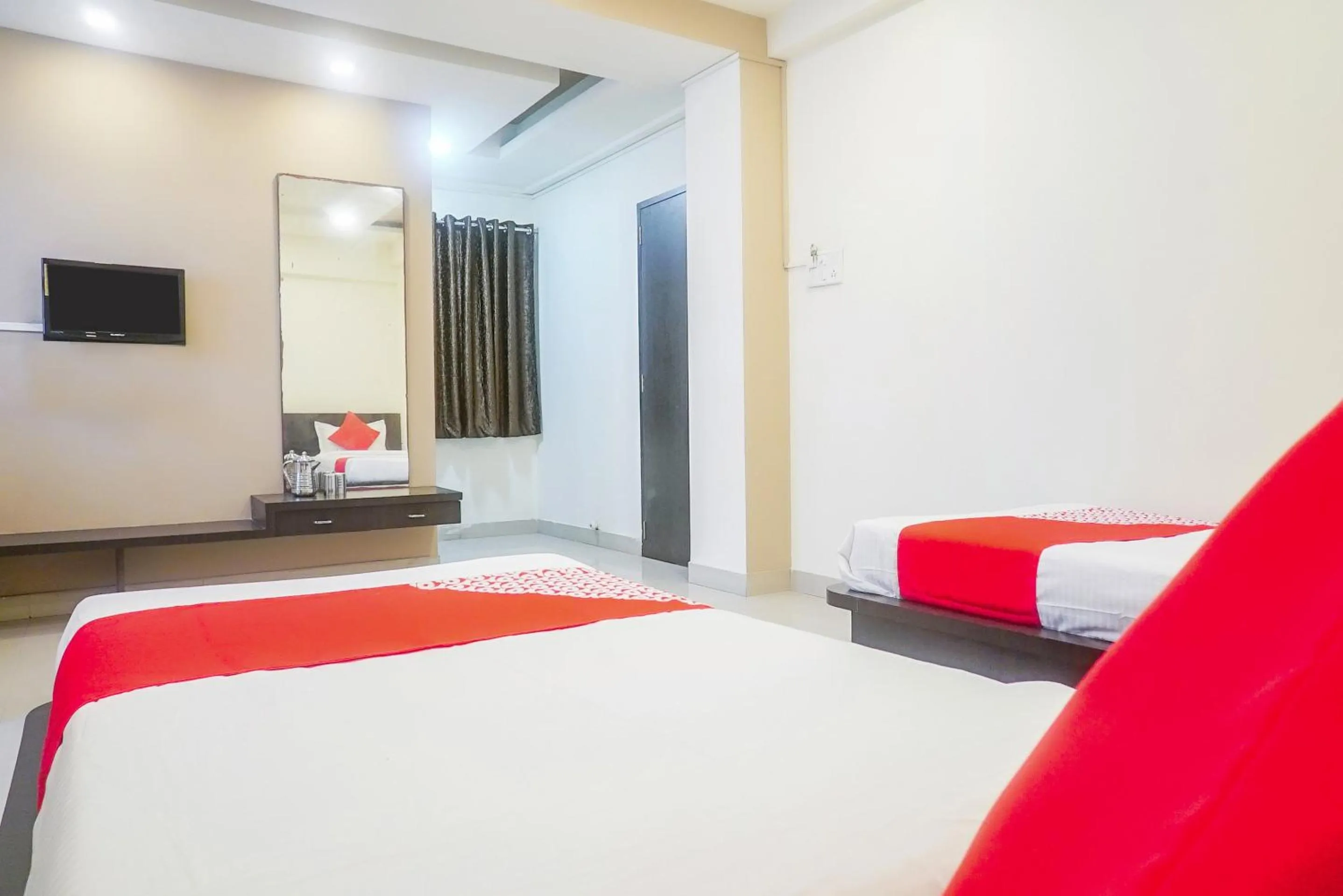 Lobby or reception, Bed in Hotel O Paradise Inn Talegaon Dabhade