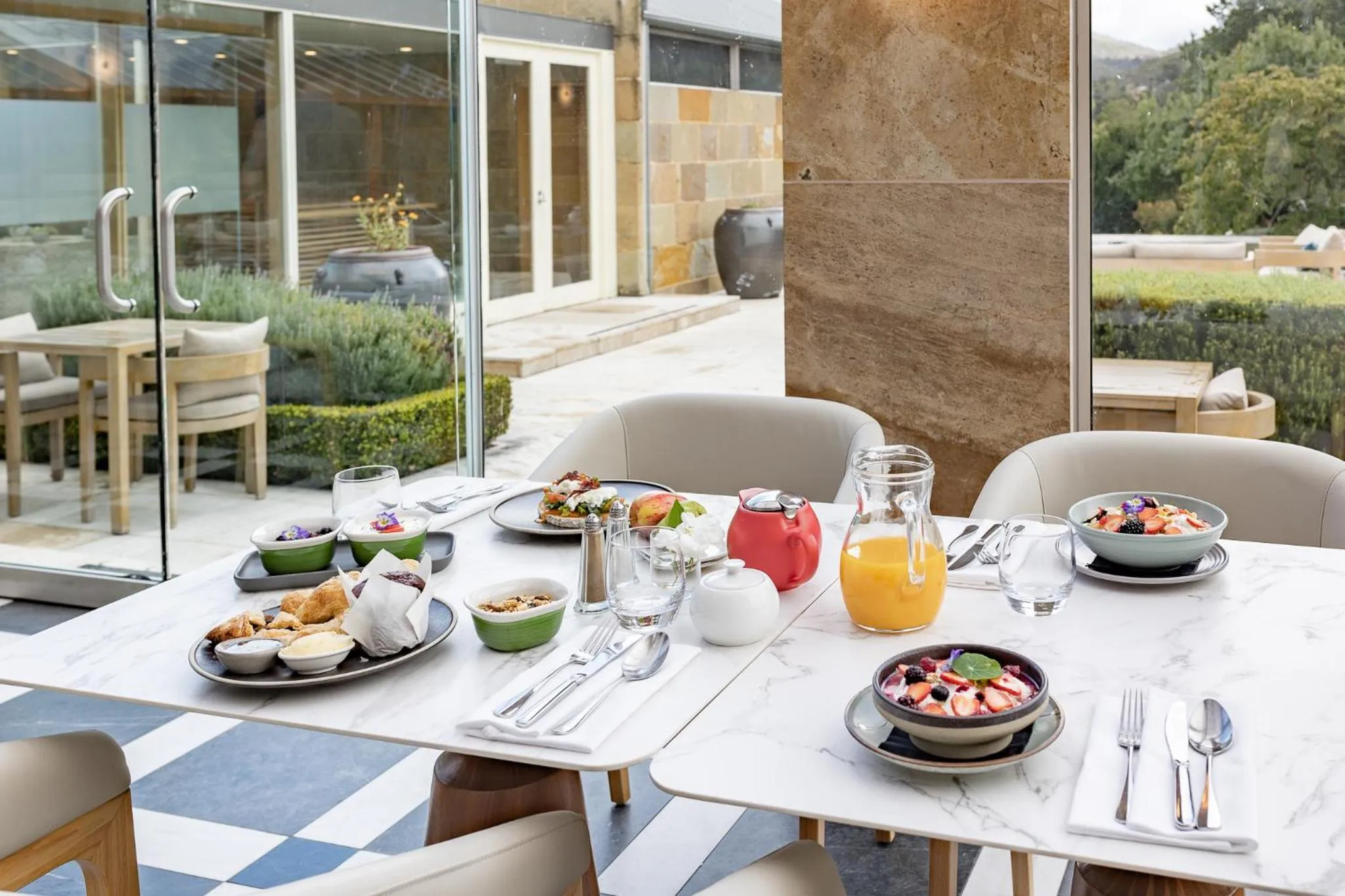 Food in Islington Hotel