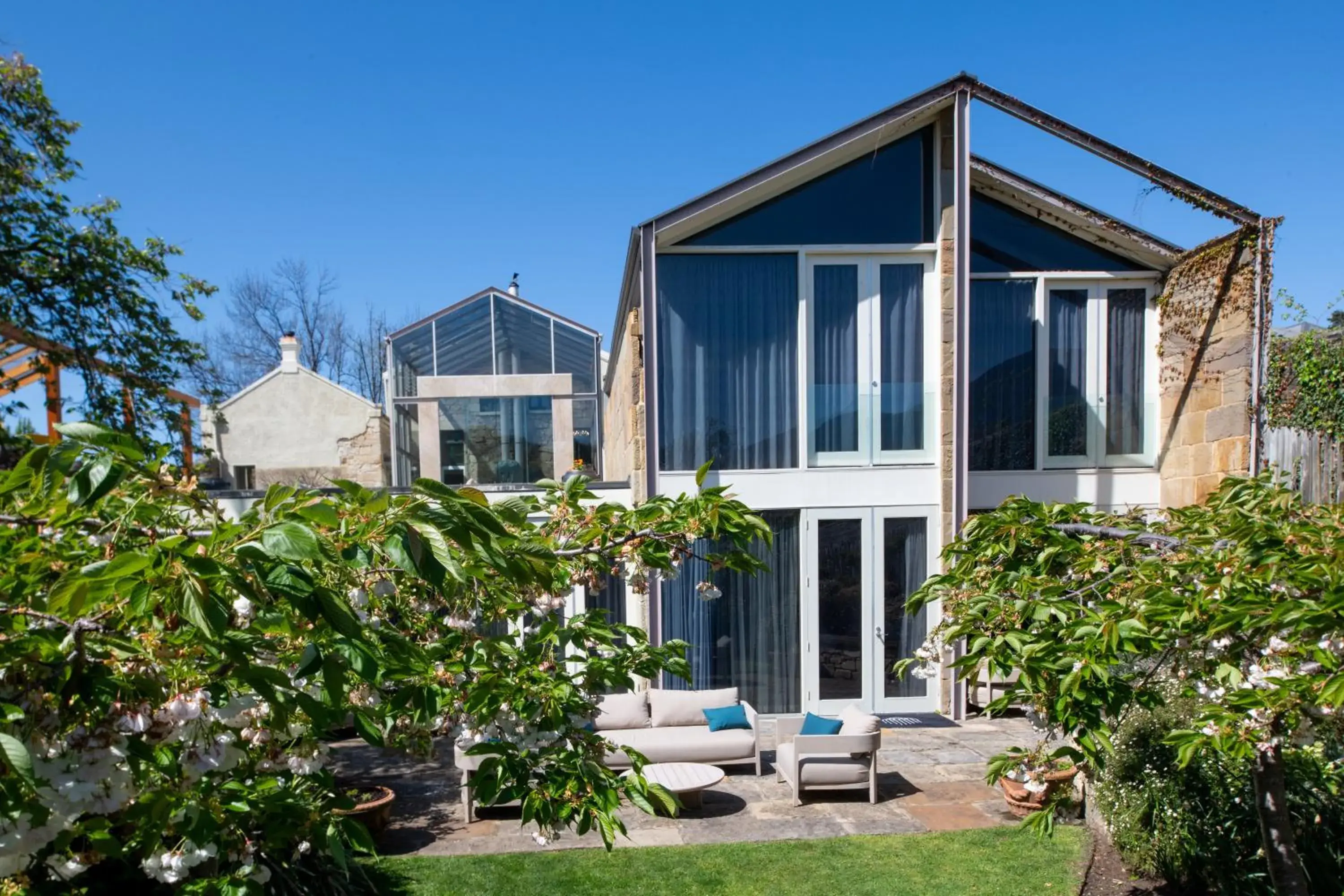 Garden Suite in Islington Hotel Garden Suite in Islington Hotel