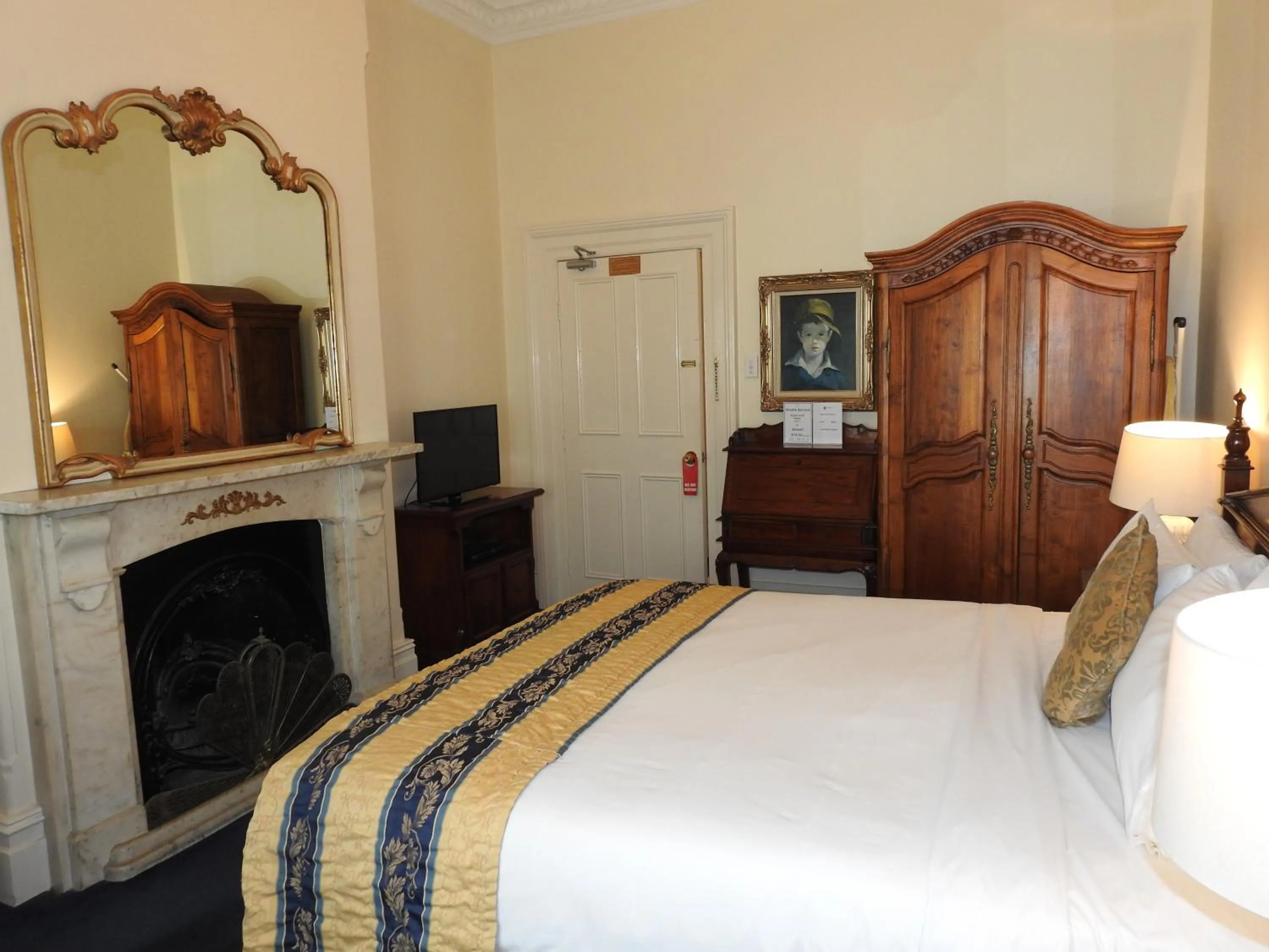 Bed in Manor House Boutique Hotel