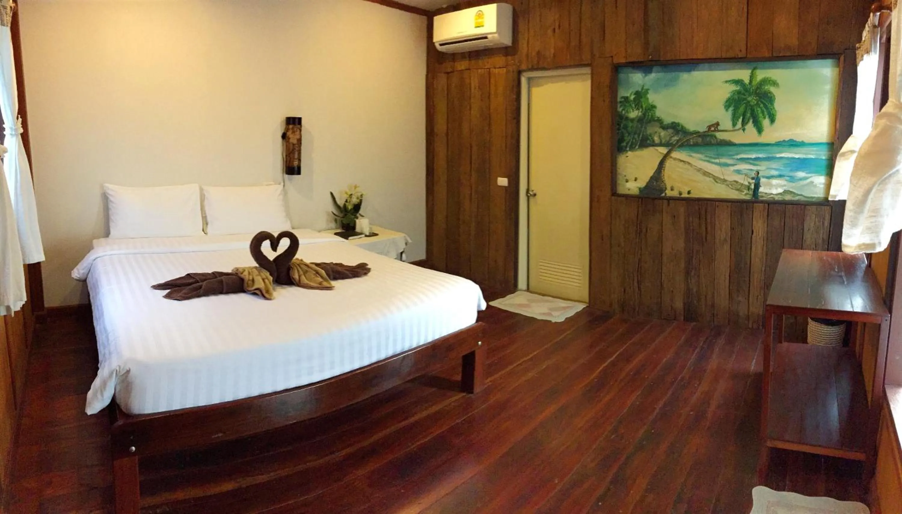 Photo of the whole room, Bed in V-View Beach Resort