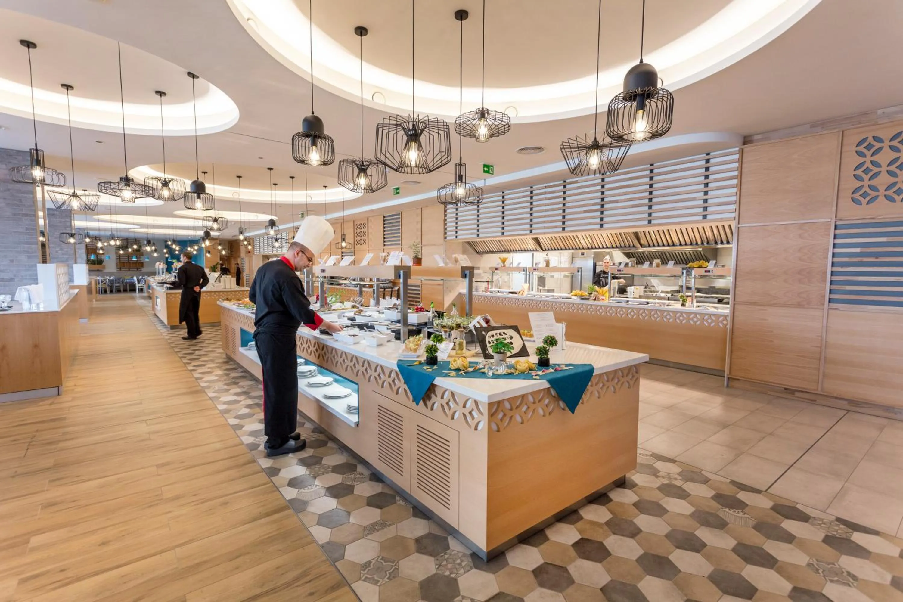 Restaurant/places to eat in Astoria Hotel All Inclusive & Private Beach