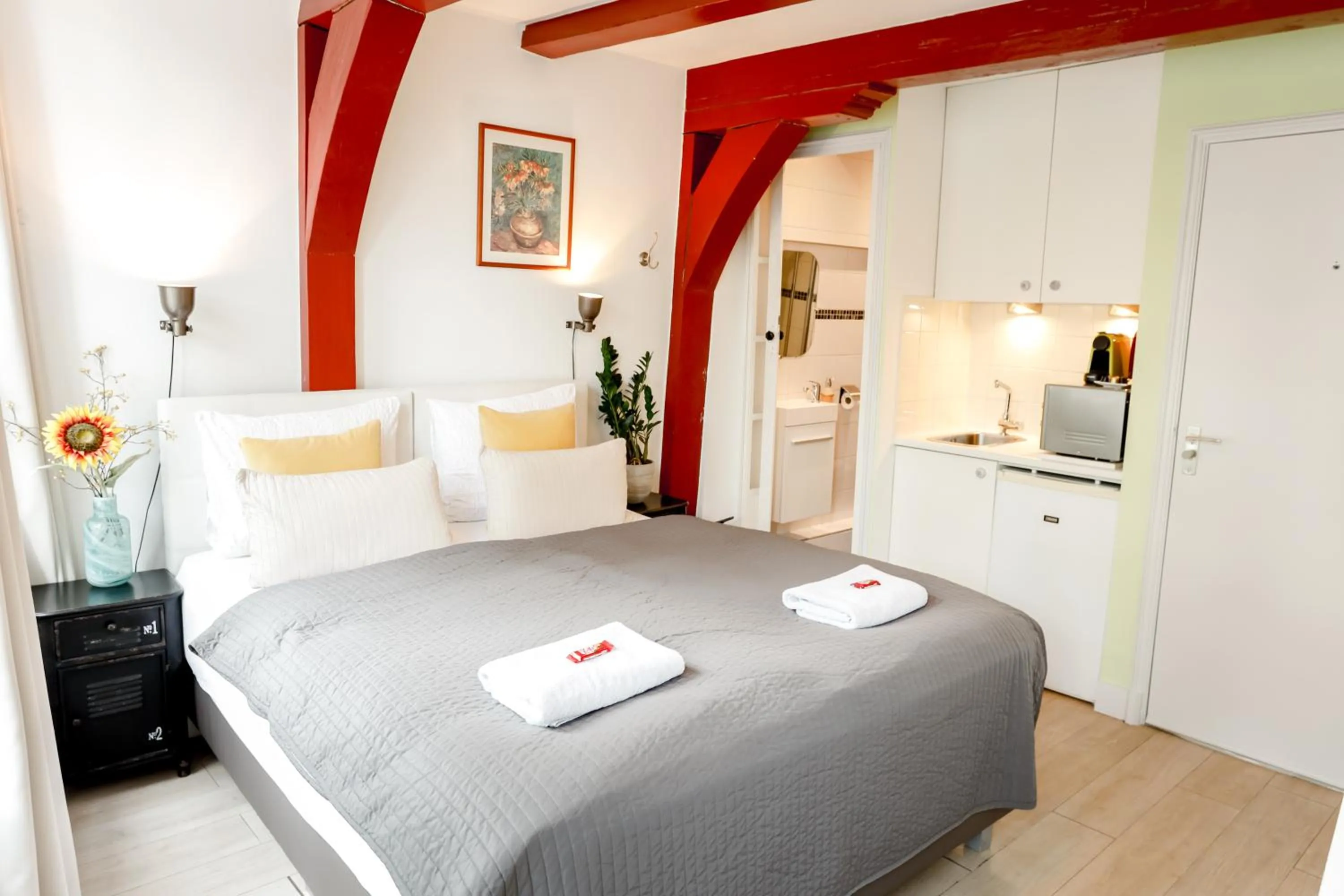 Bed in Sunflower Amsterdam