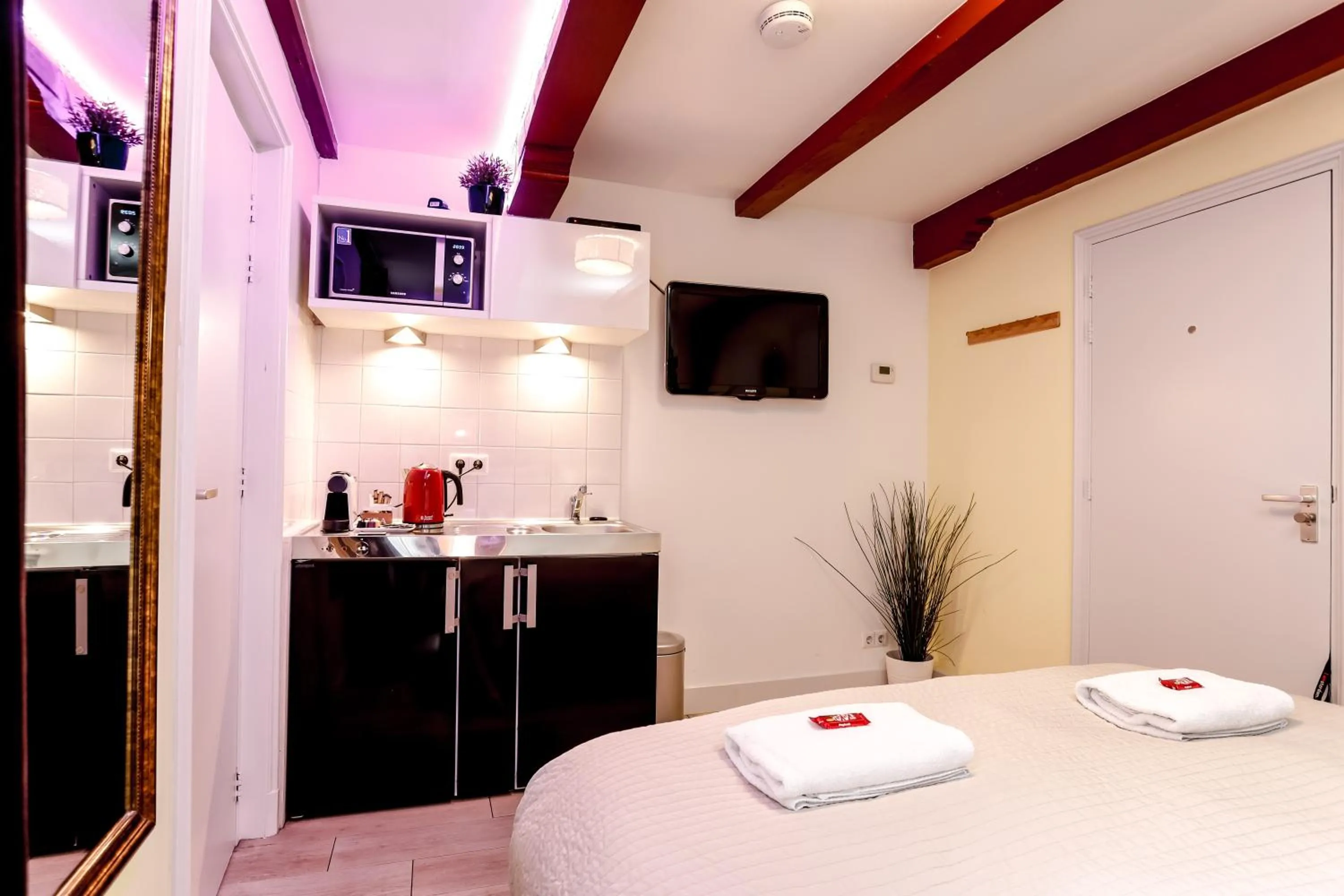 TV and multimedia, Bed in Sunflower Amsterdam