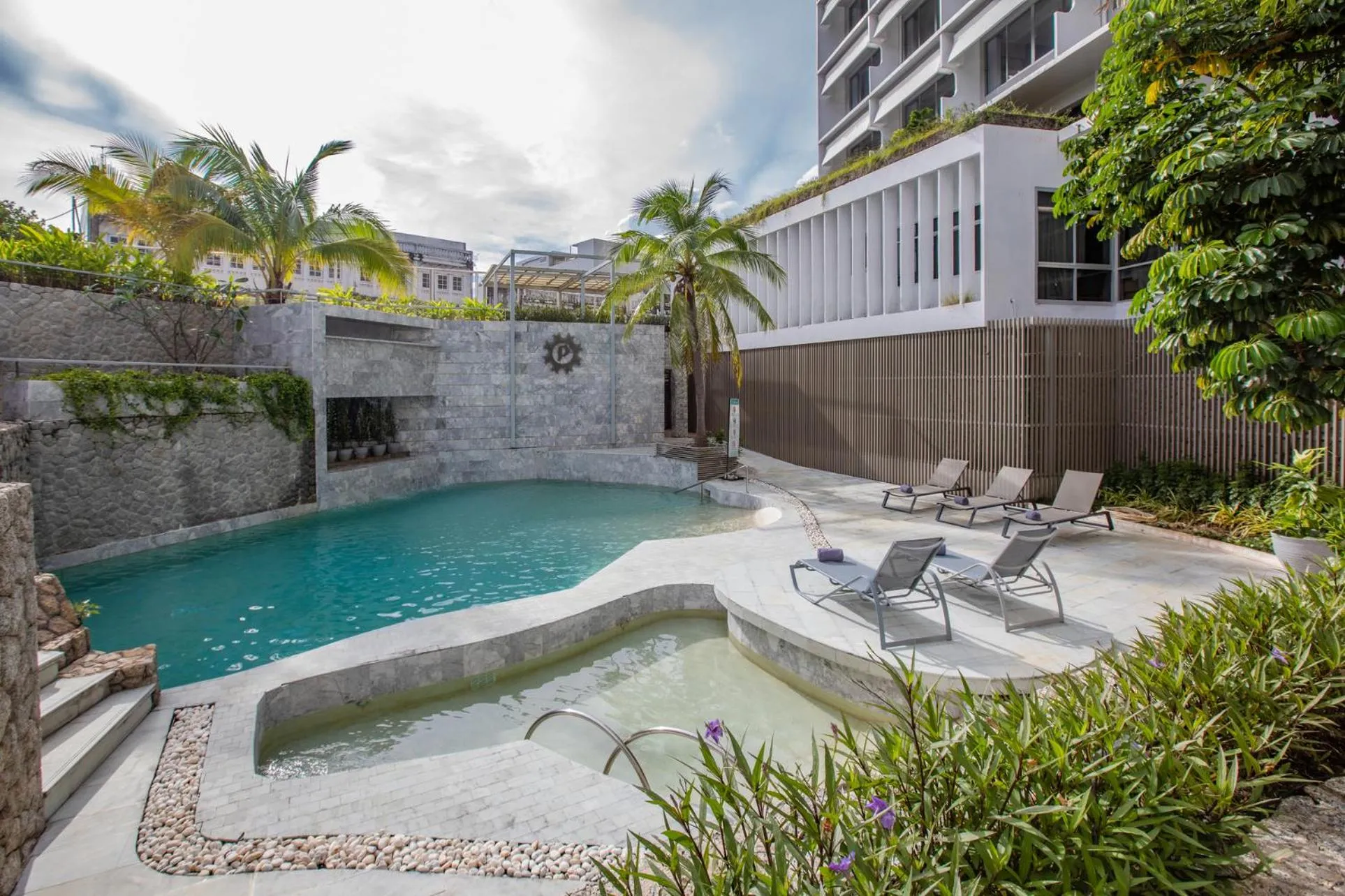 Swimming pool in Pearl Hotel Phuket