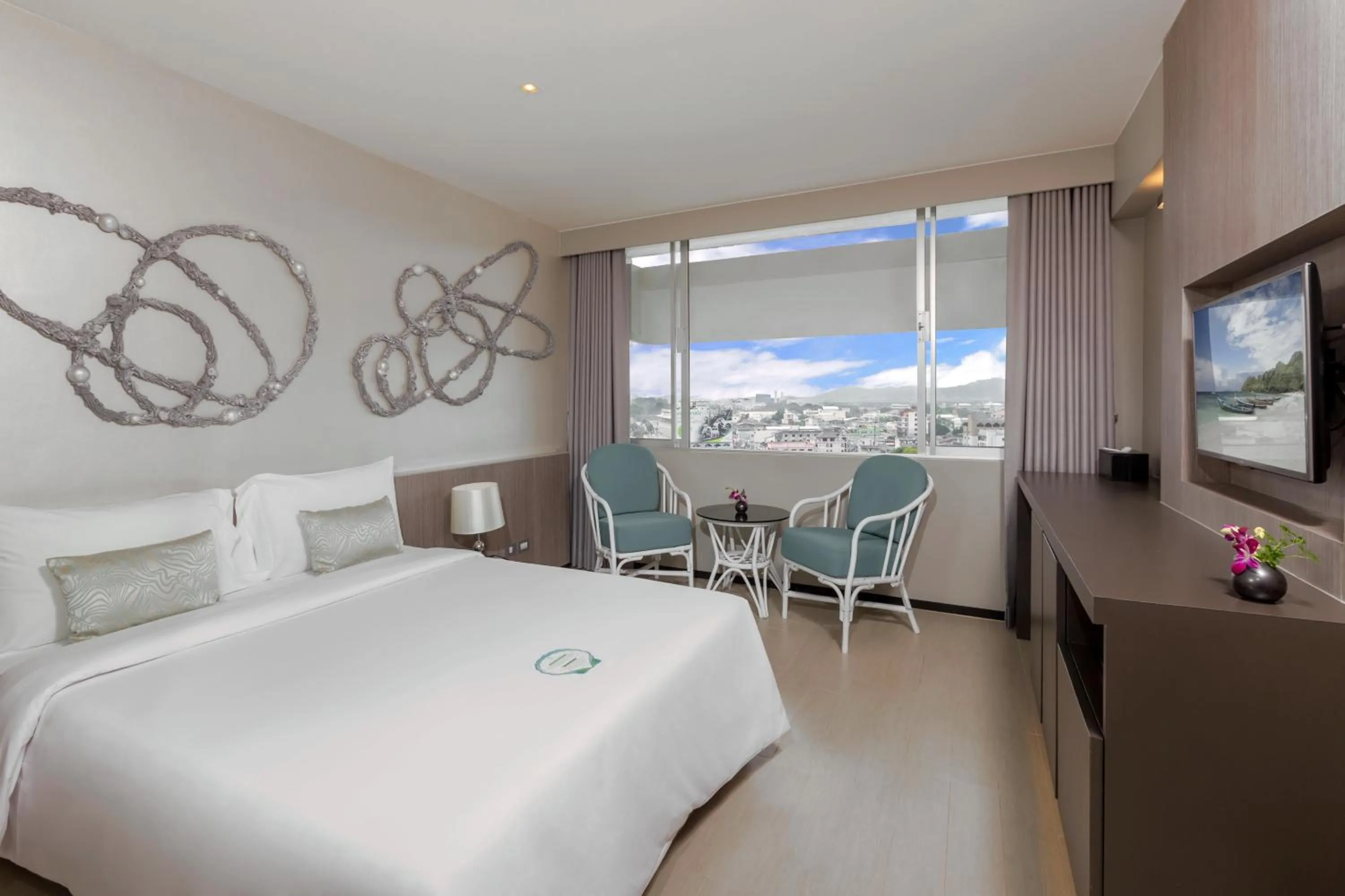 Seating area, Bed in Pearl Hotel Phuket