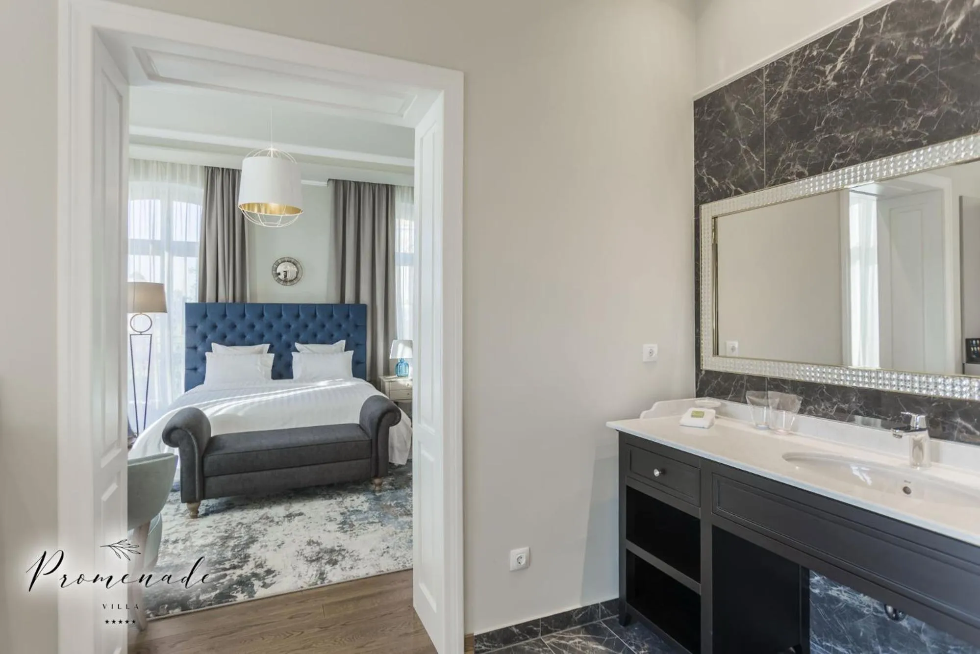 Bathroom, Bed in Villa Promenade