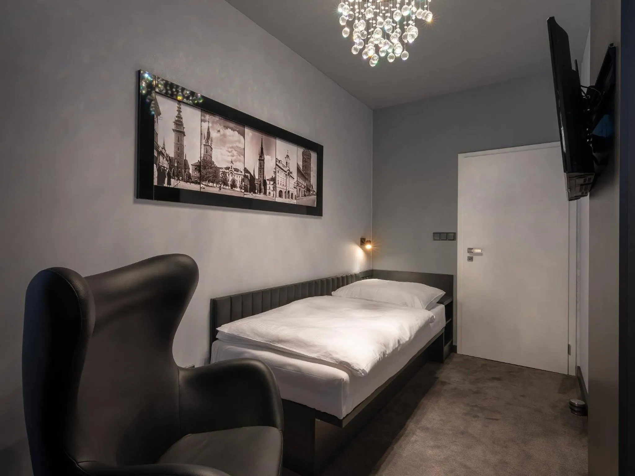 Bedroom, Bed in Hotel Grand