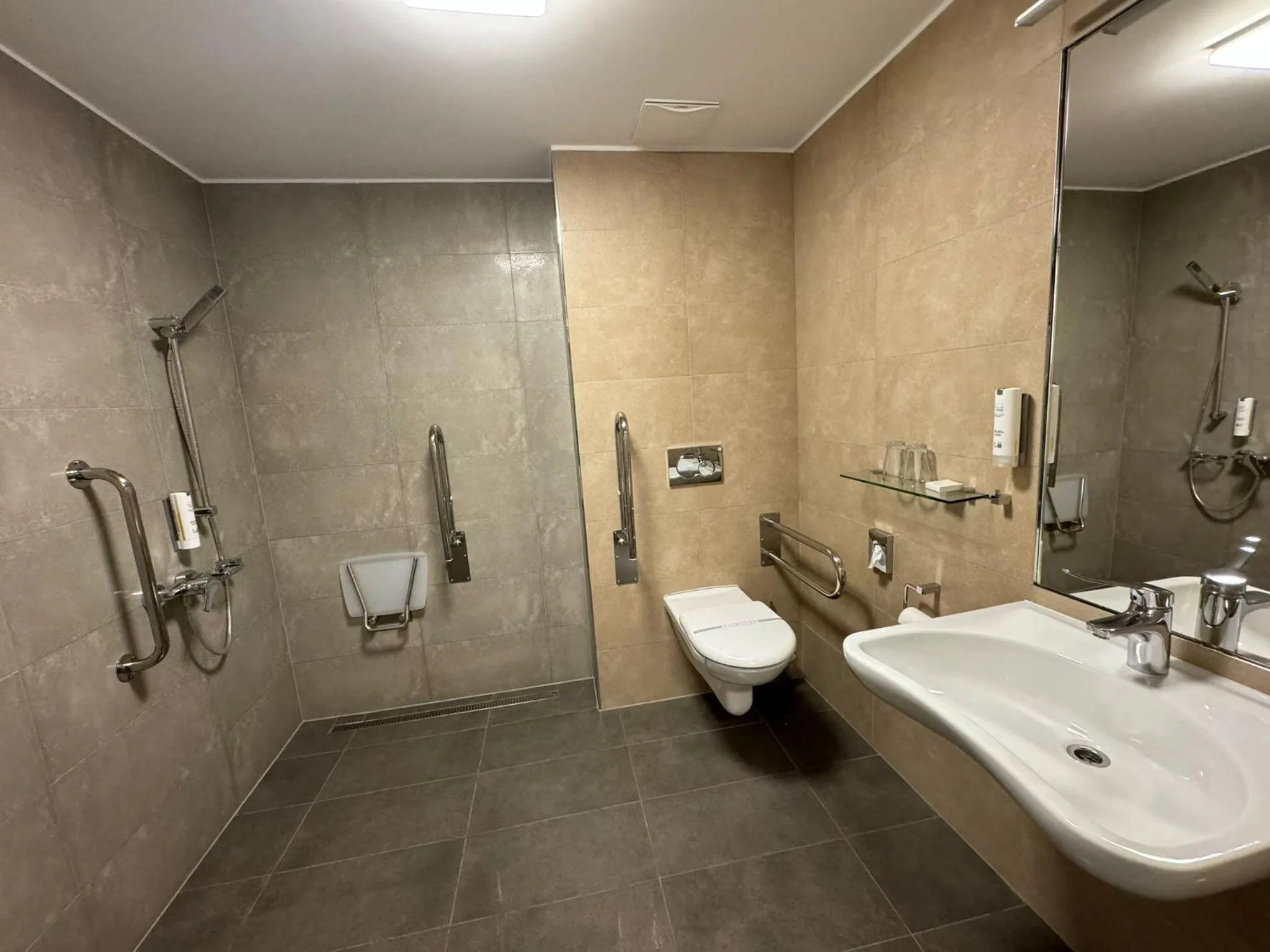 Bathroom in Hotel Grand