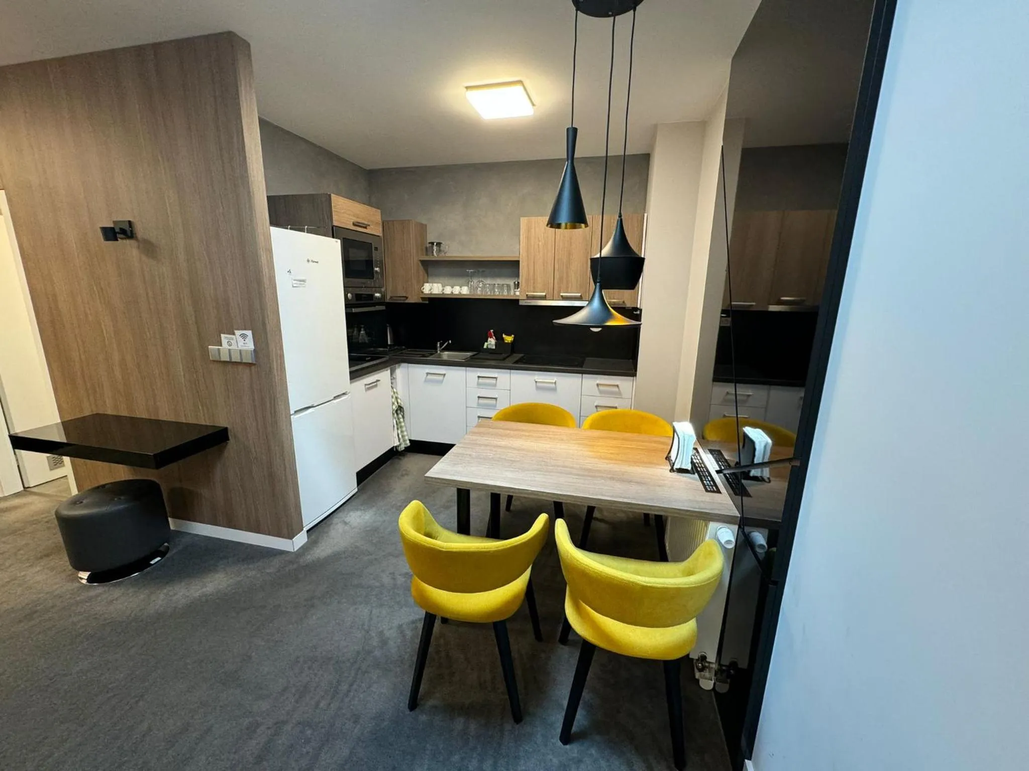 Photo of the whole room in Hotel Grand