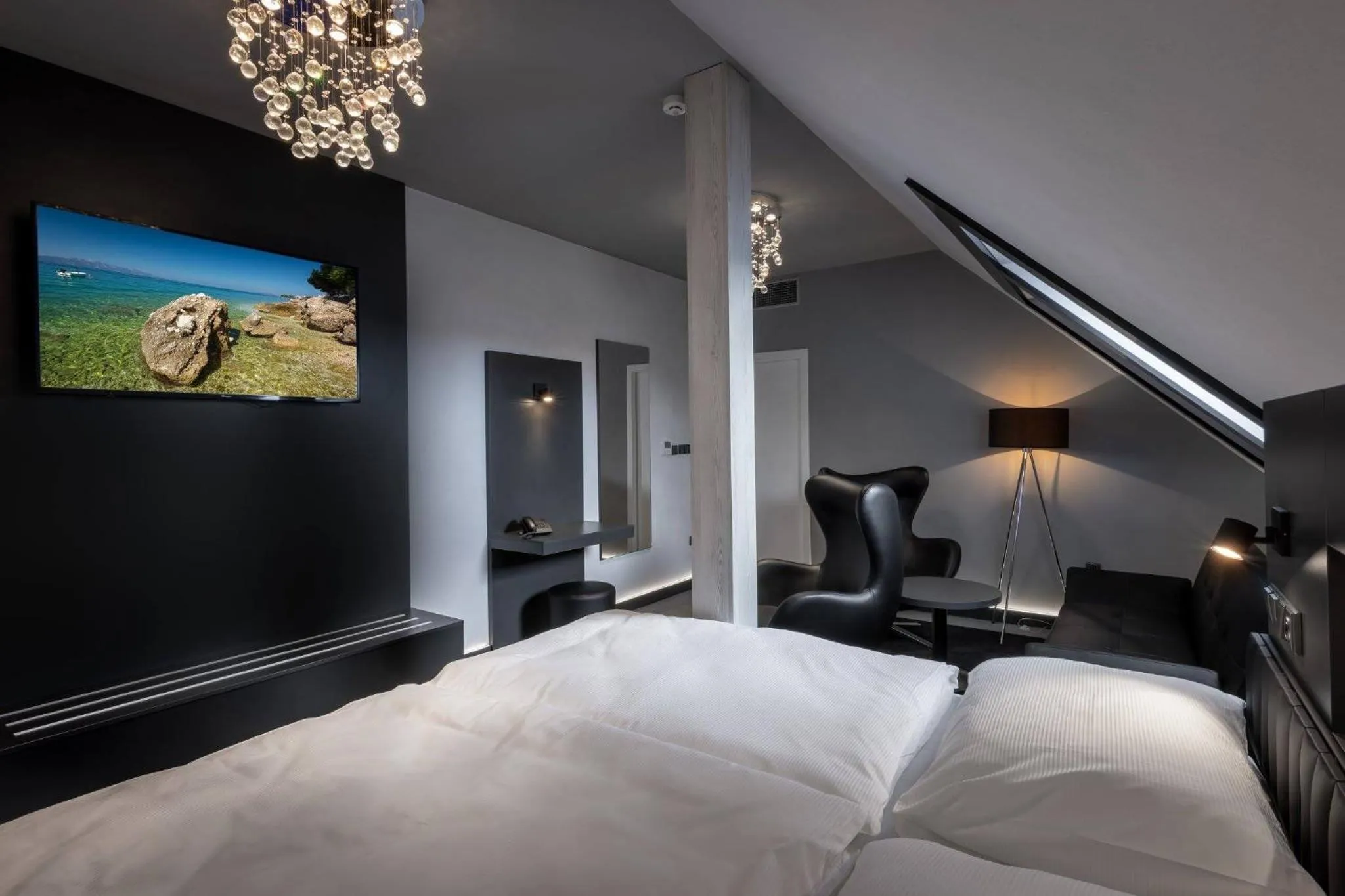 TV and multimedia, Bed in Hotel Grand