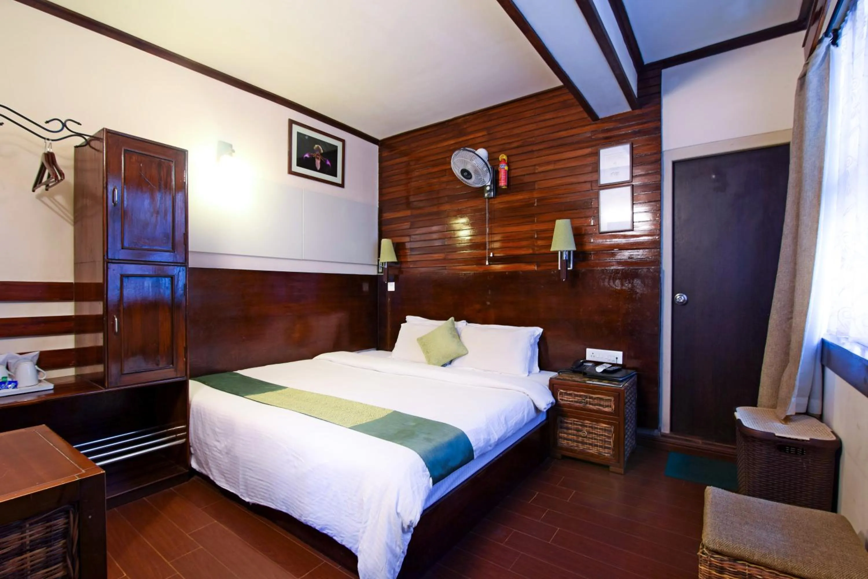 Bed in The Nettle and Fern Hotel Gangtok