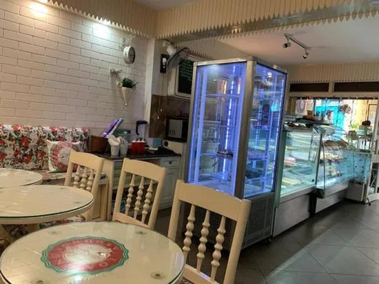 Restaurant/places to eat in The Nettle and Fern Hotel Gangtok