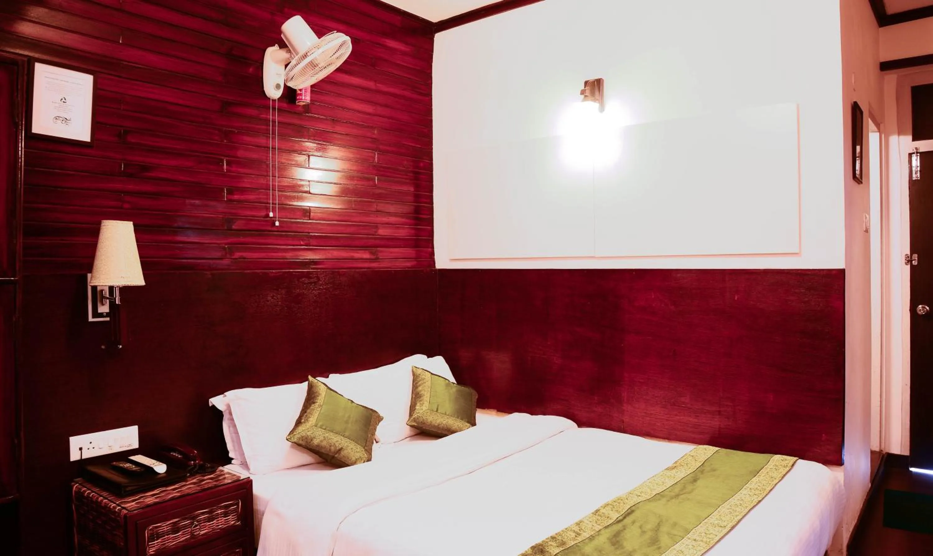 Bed in The Nettle and Fern Hotel Gangtok