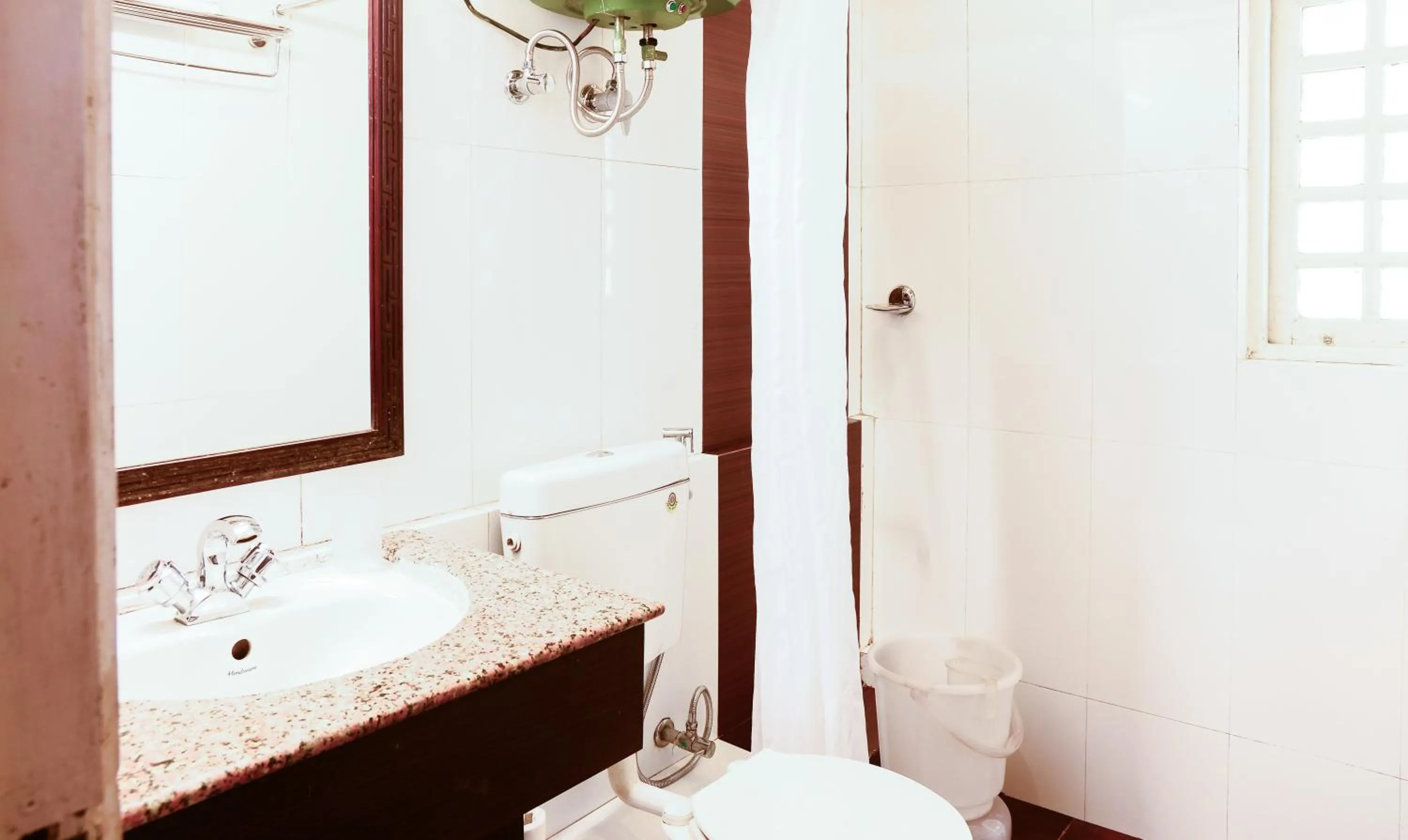 Shower in The Nettle and Fern Hotel Gangtok