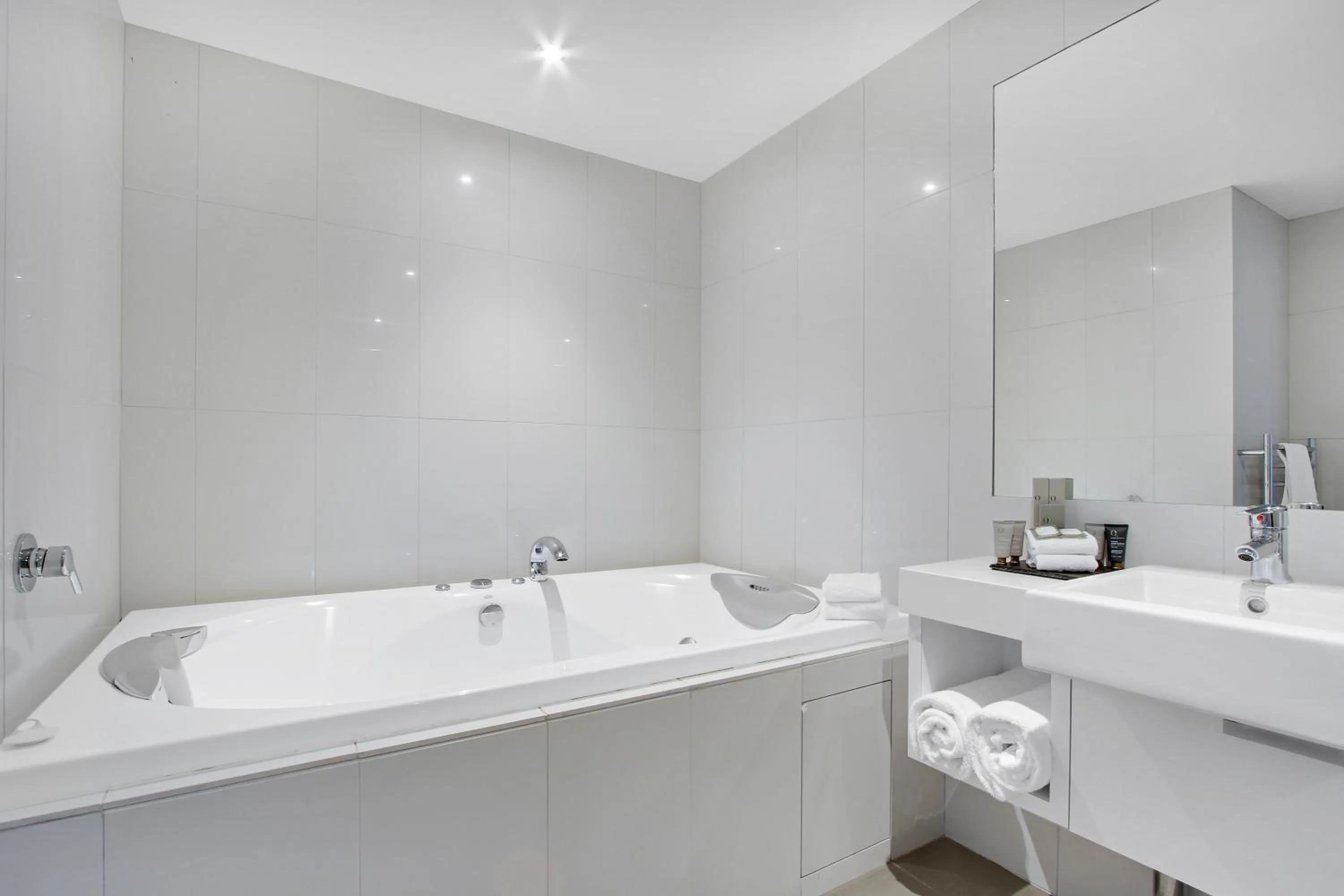 Bathroom in 5 Knots Metung