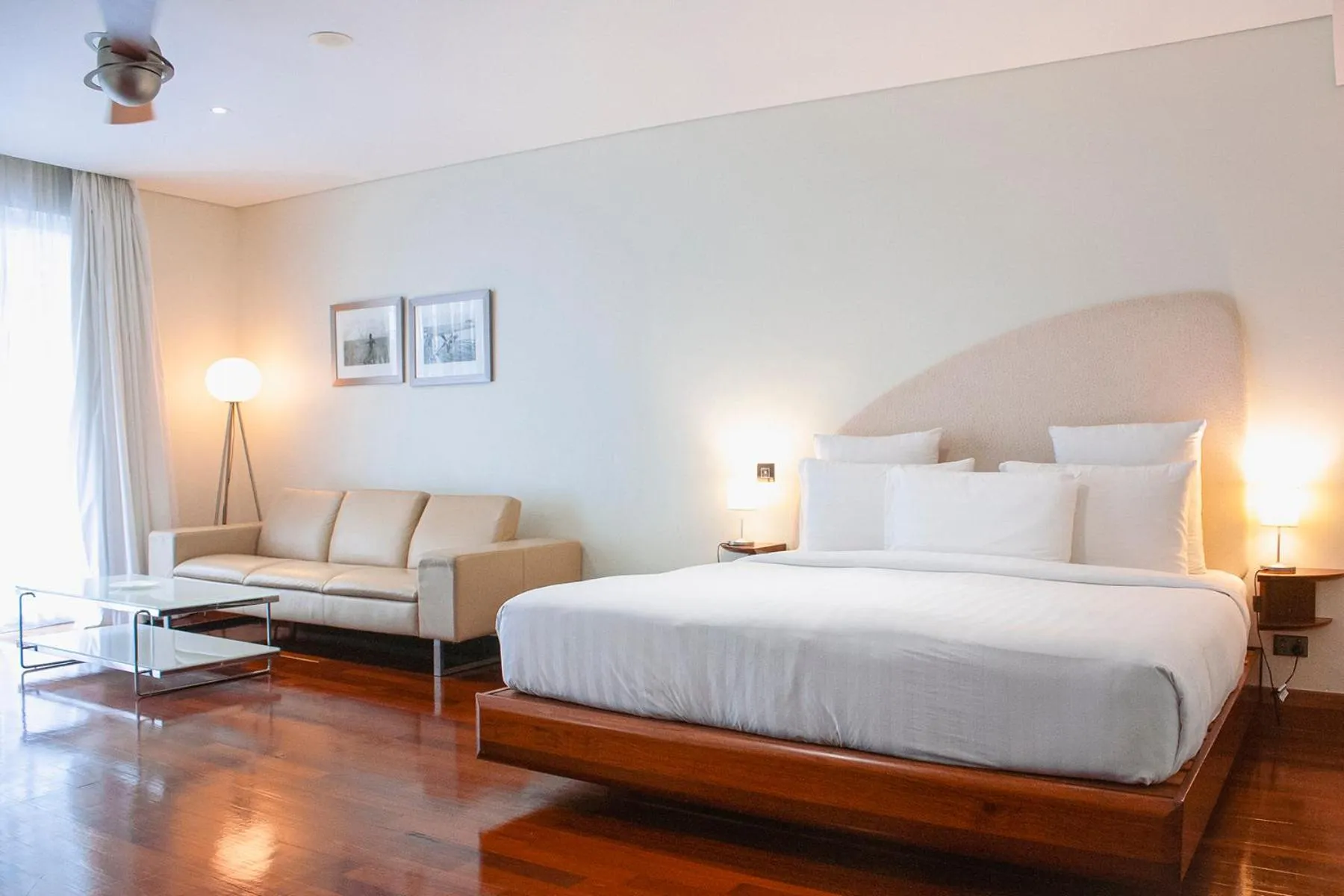 Bed in Airways Hotel