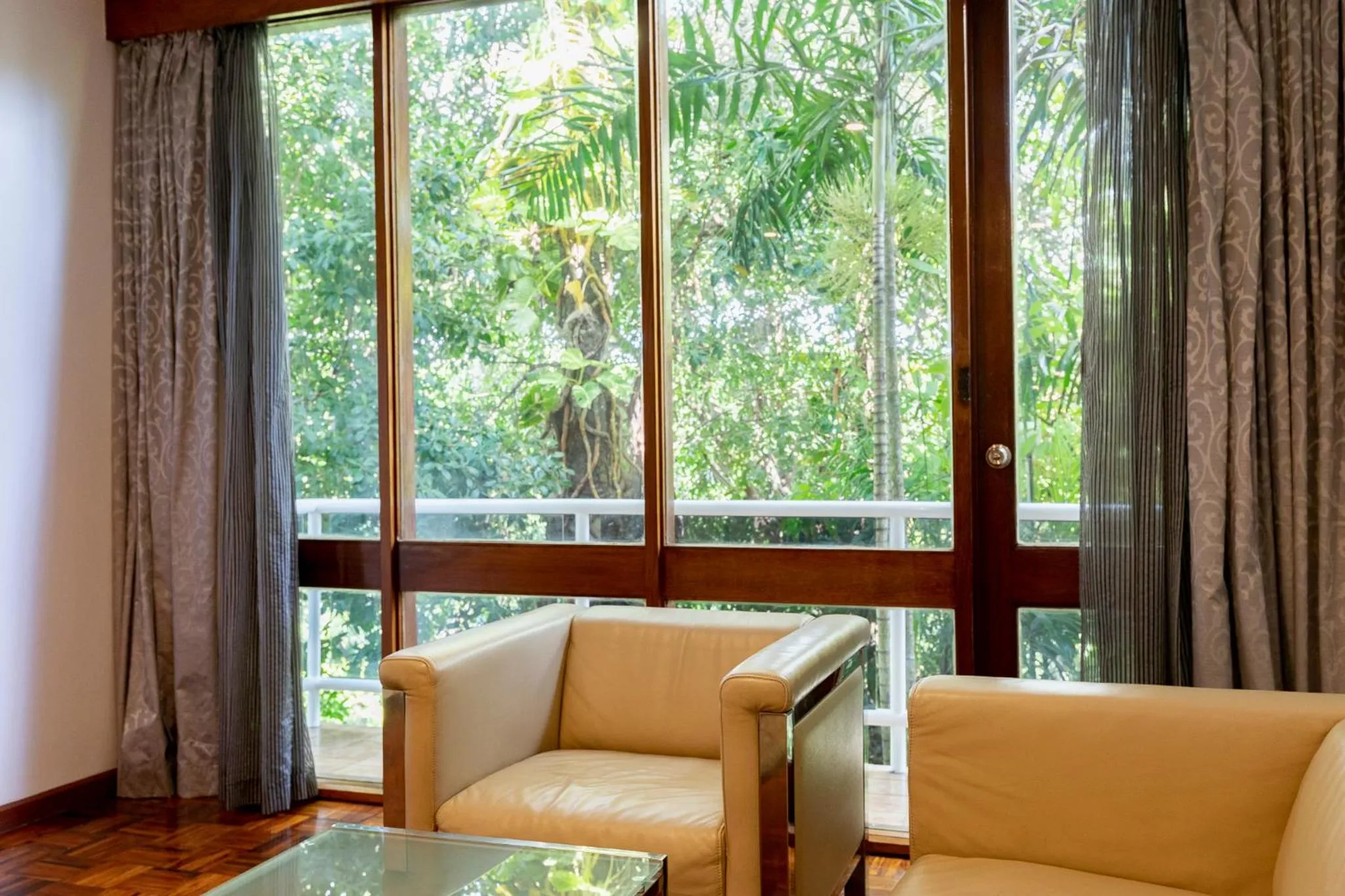 Seating area in Airways Hotel