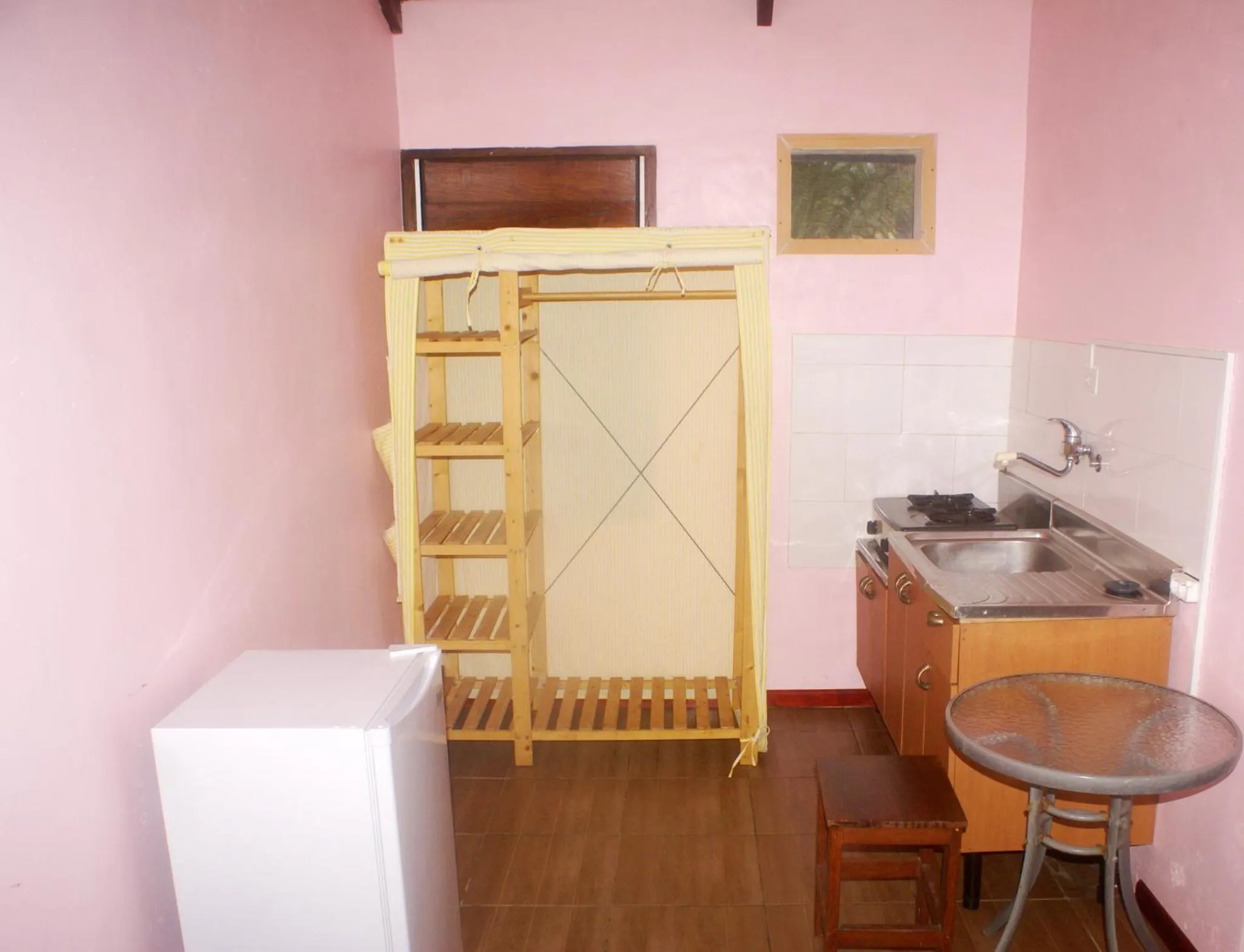 Kitchen or kitchenette in Bluepango Guest House