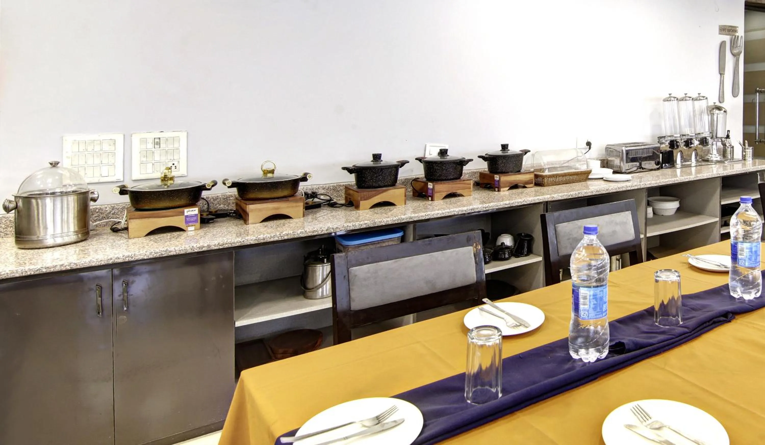 Restaurant/places to eat in Hotel BB Palace (A Family Hotel)