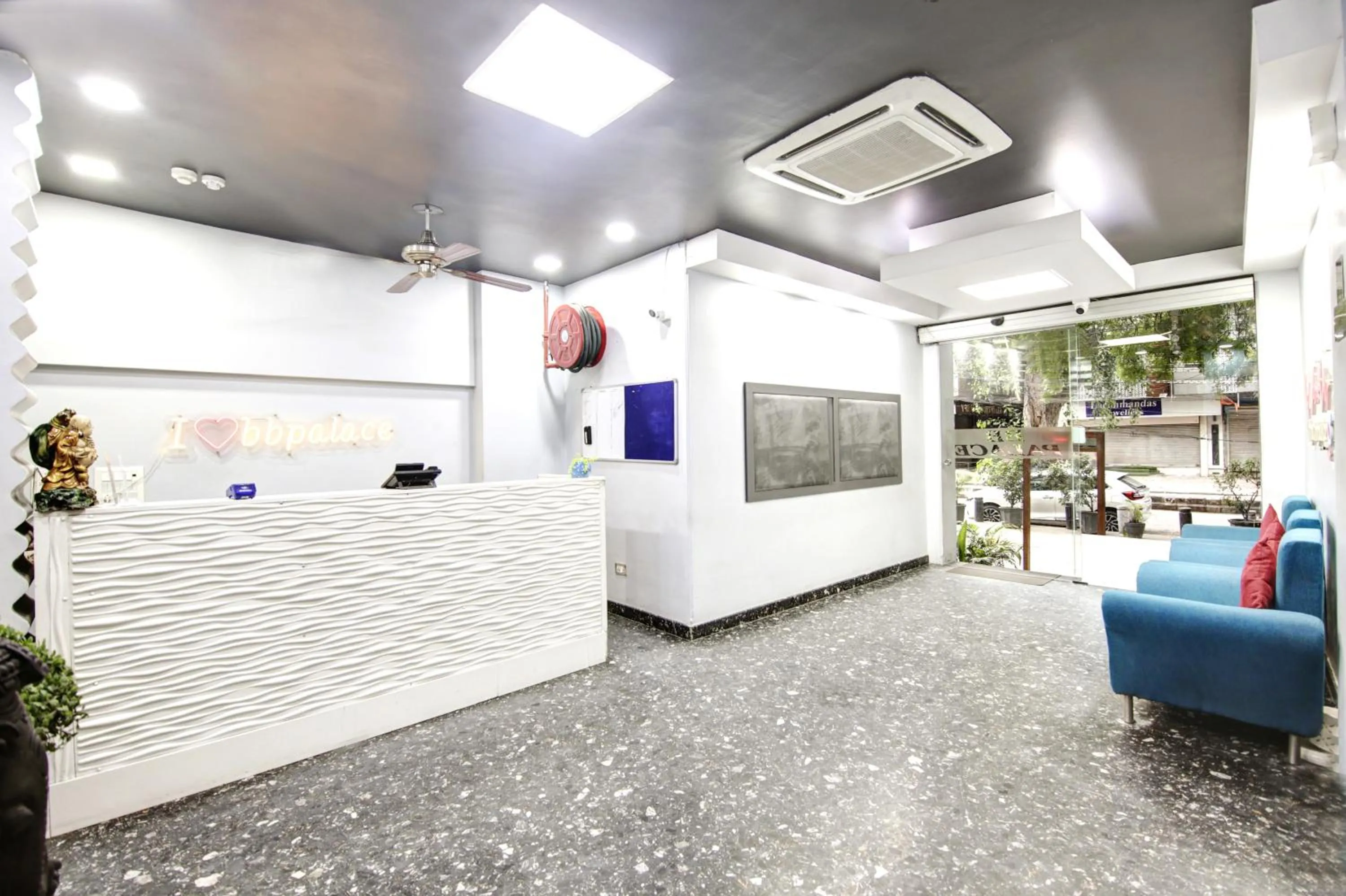 Seating area in Hotel BB Palace (A Family Hotel)