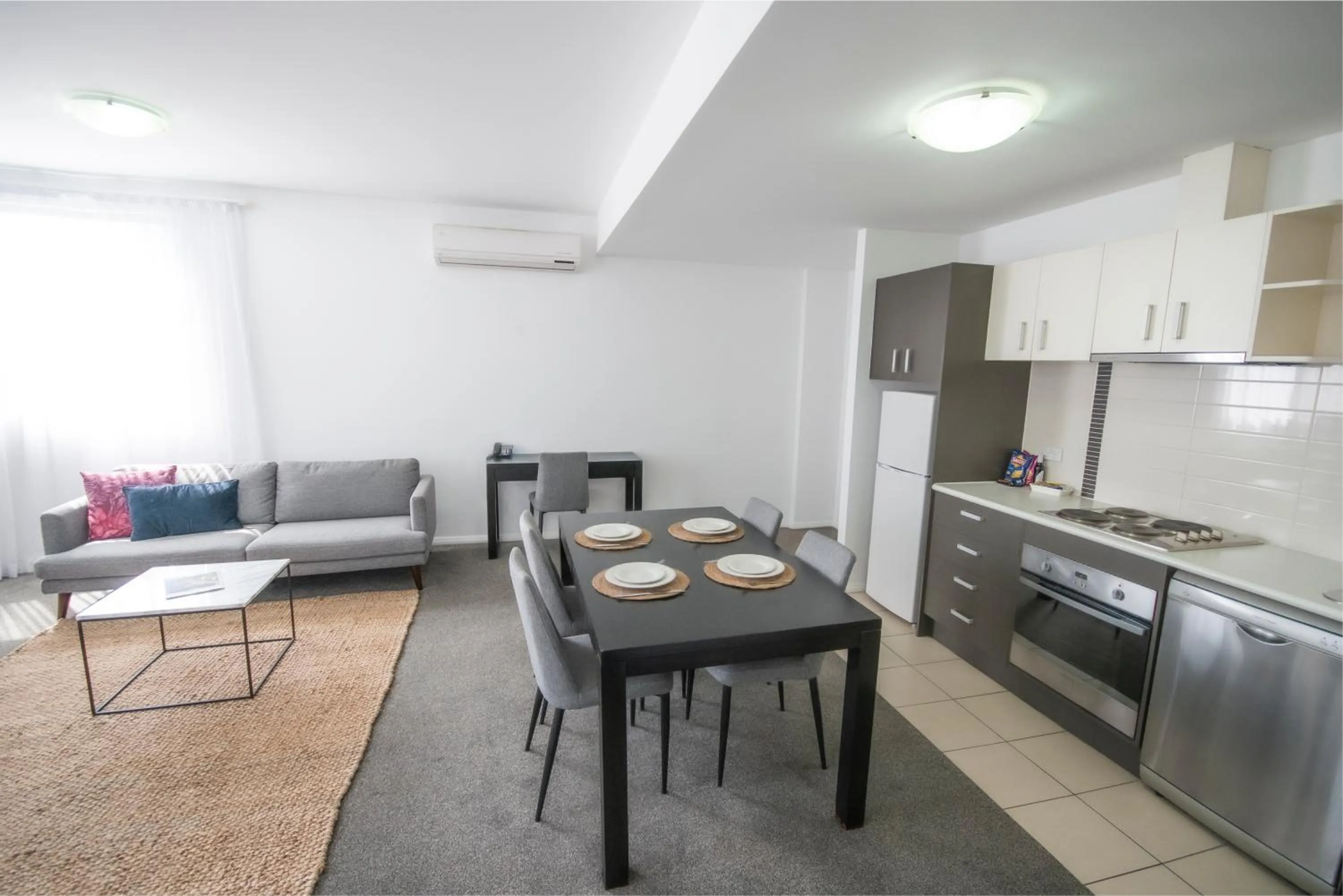 Dining area in Mantra Wollongong