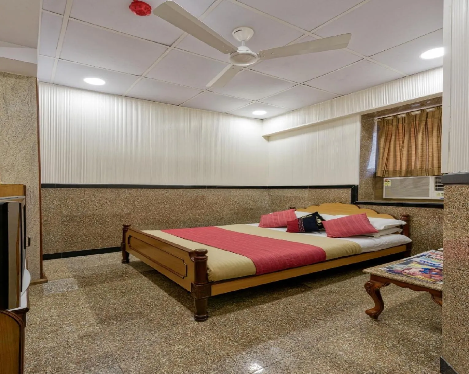 Photo of the whole room, Bed in Hotel Royal Castle