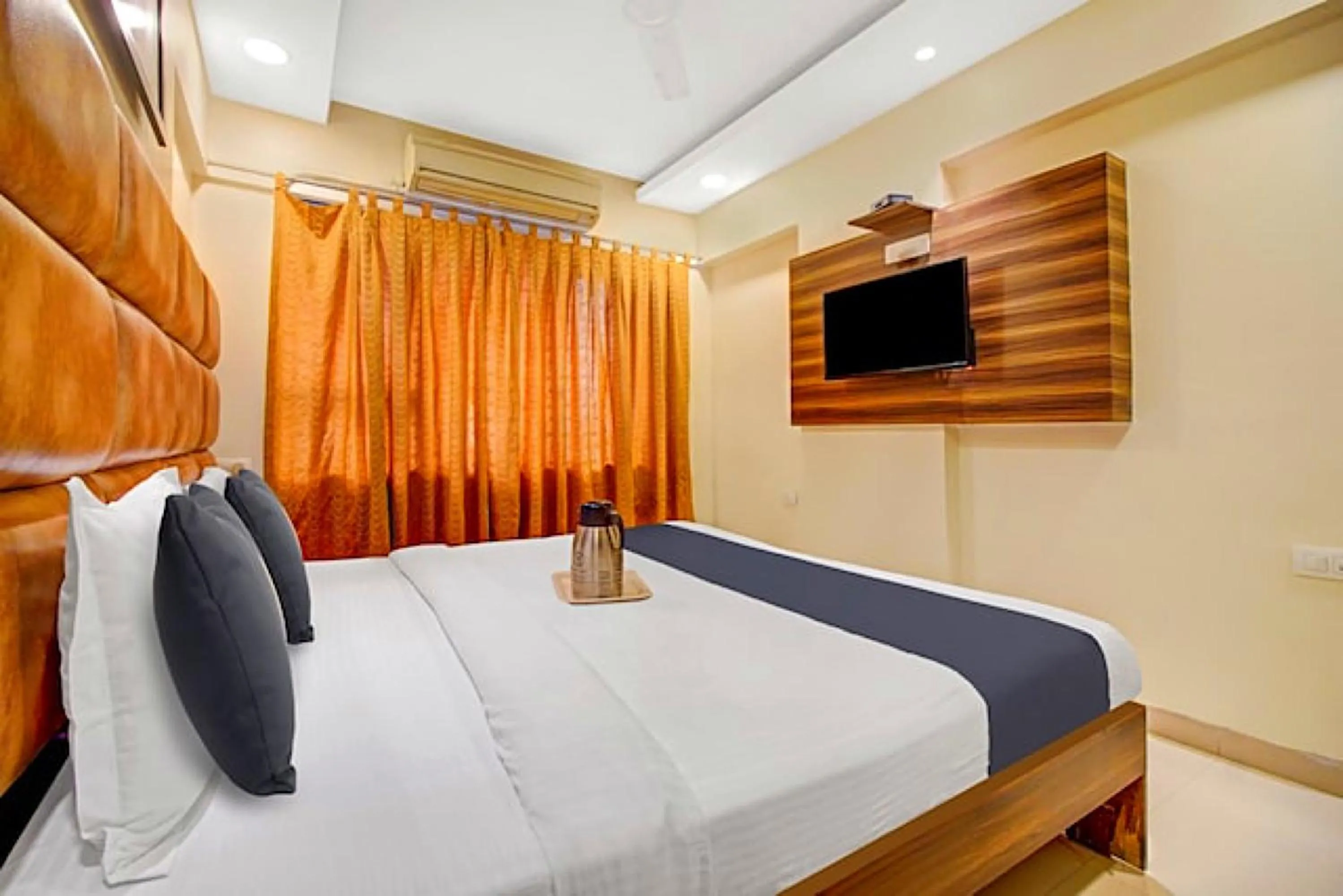 Bedroom, Bed in Hotel Mina International