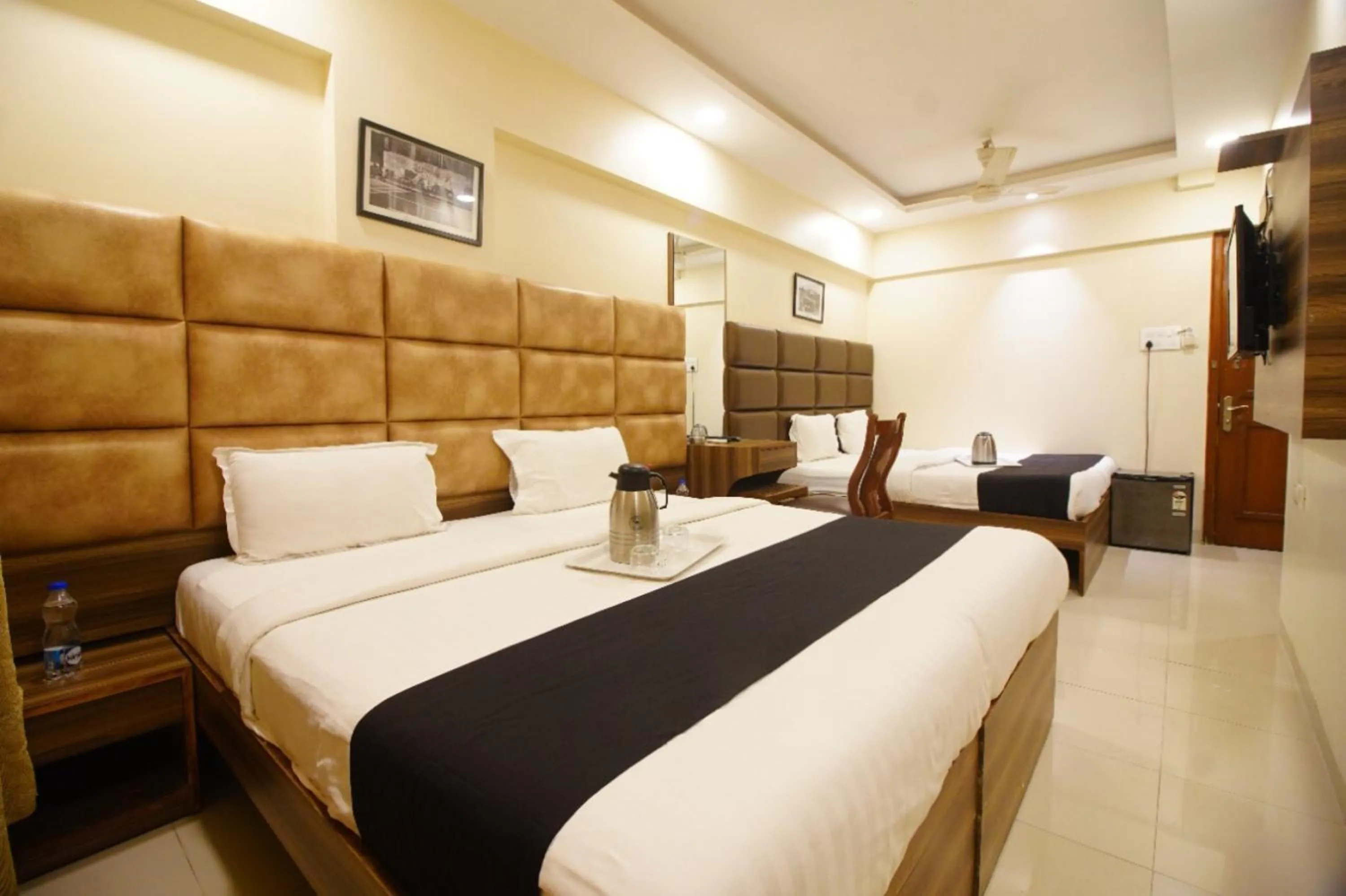 Bedroom, Bed in Hotel Mina International