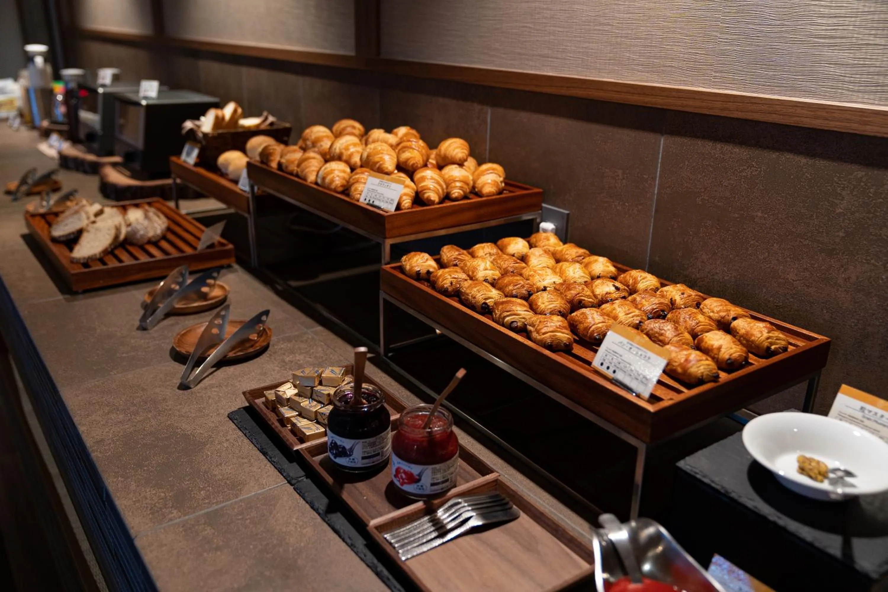 Restaurant/places to eat in Oike Hotel