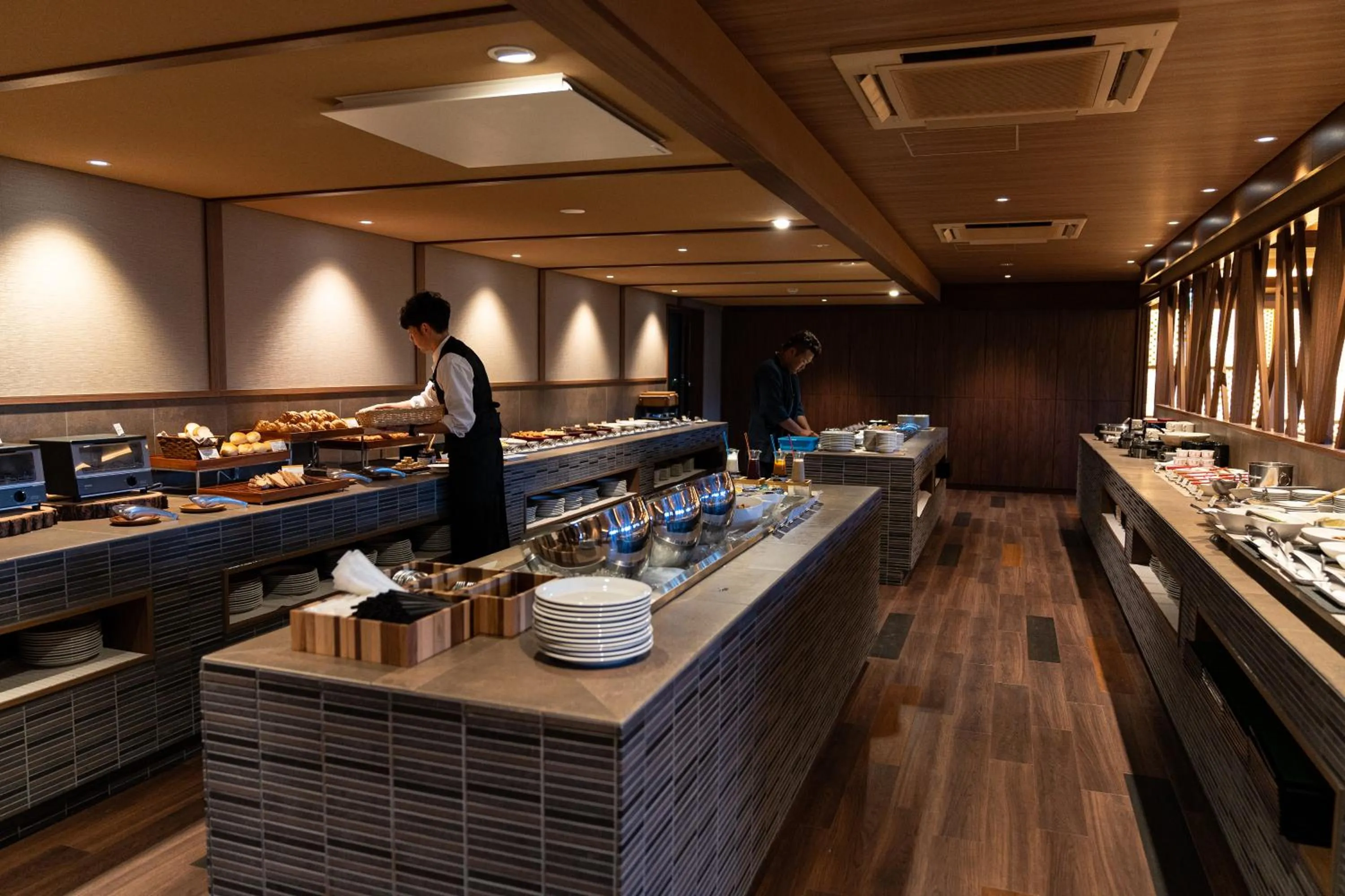 Restaurant/places to eat in Oike Hotel