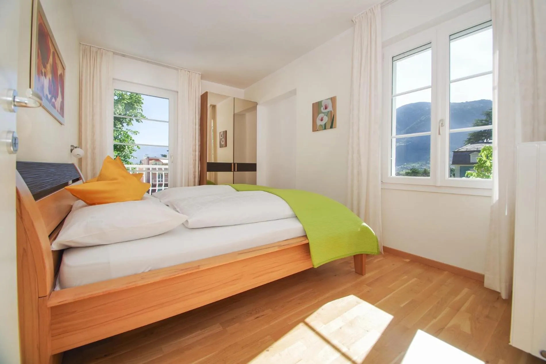 Property building, Bed in Residence Diana