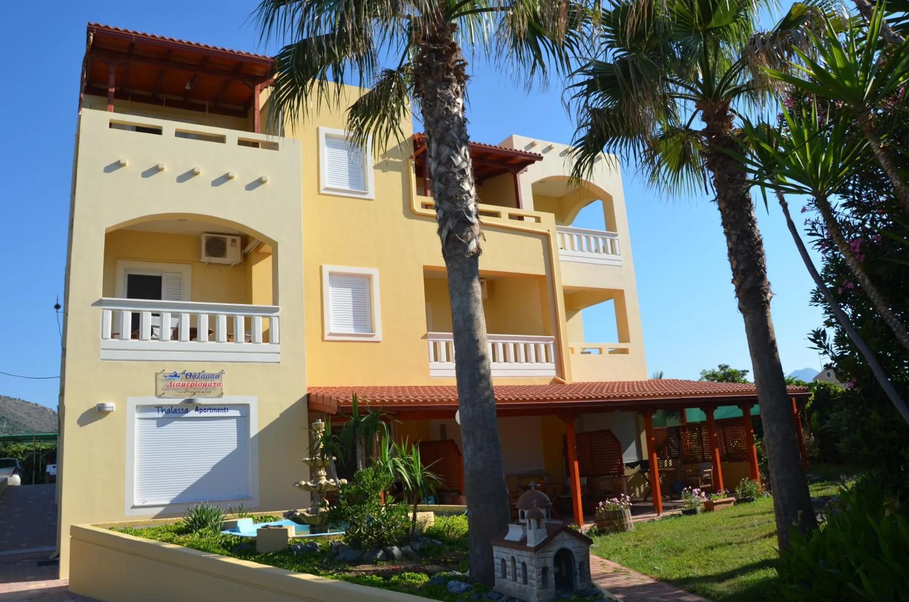 Facade/entrance in Thalassa Apartments